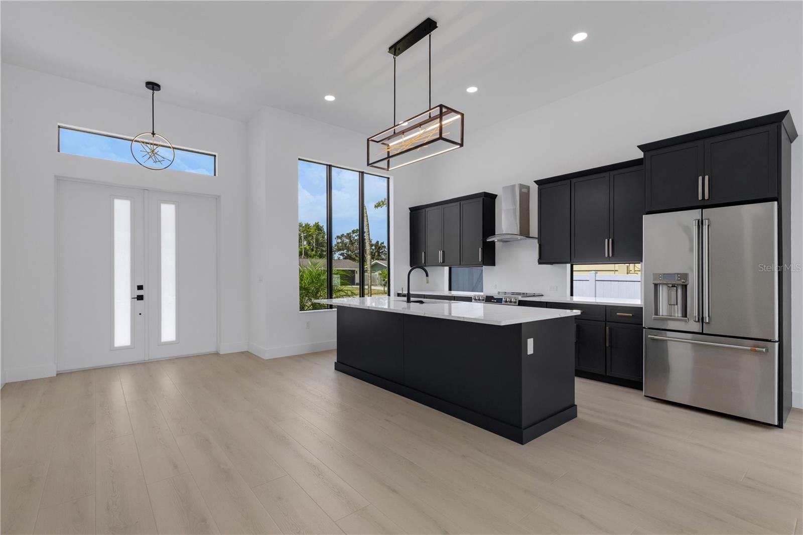 2069 Hibiscus, Sarasota, FL 34239