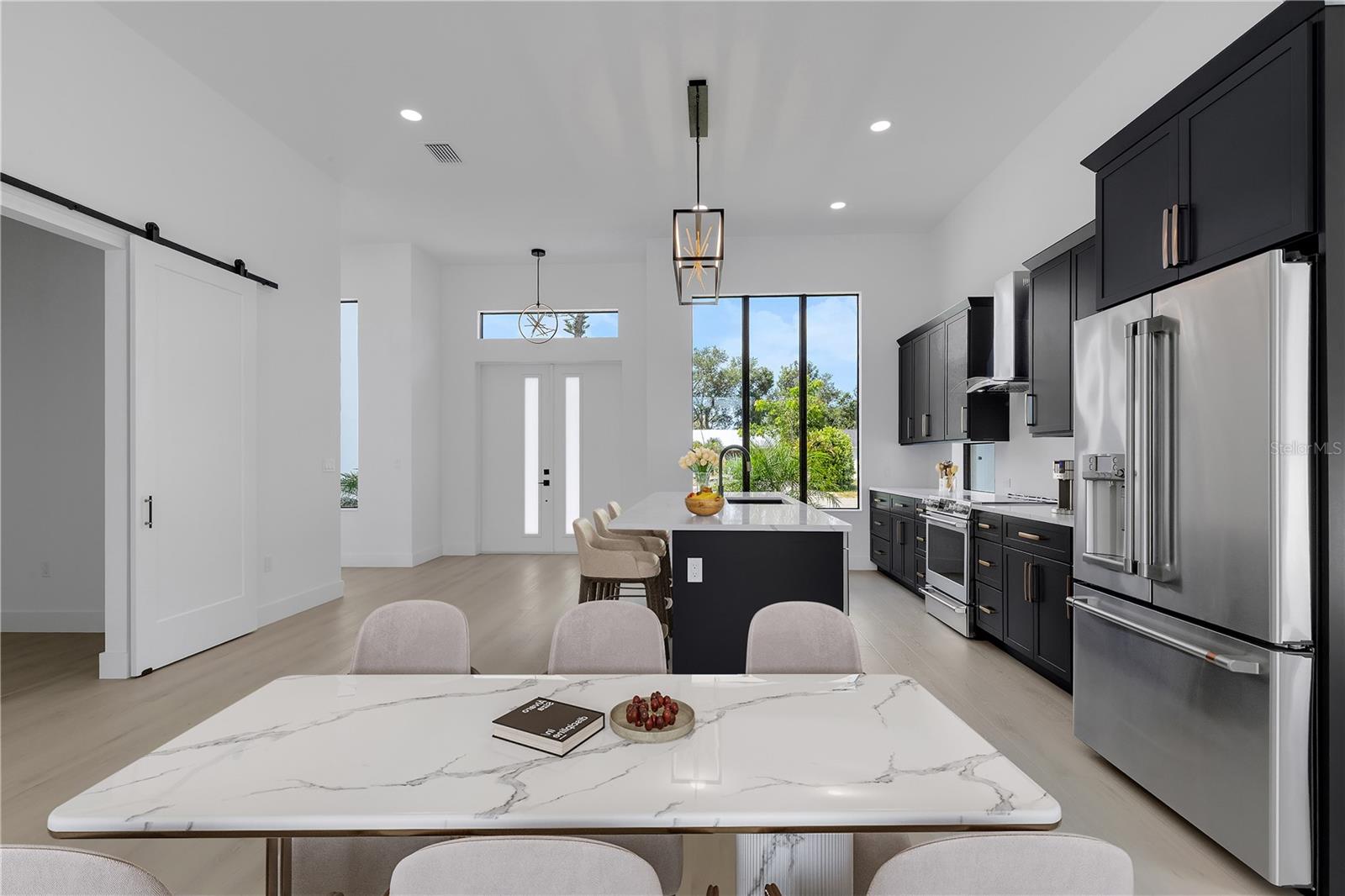 2069 Hibiscus, Sarasota, FL 34239