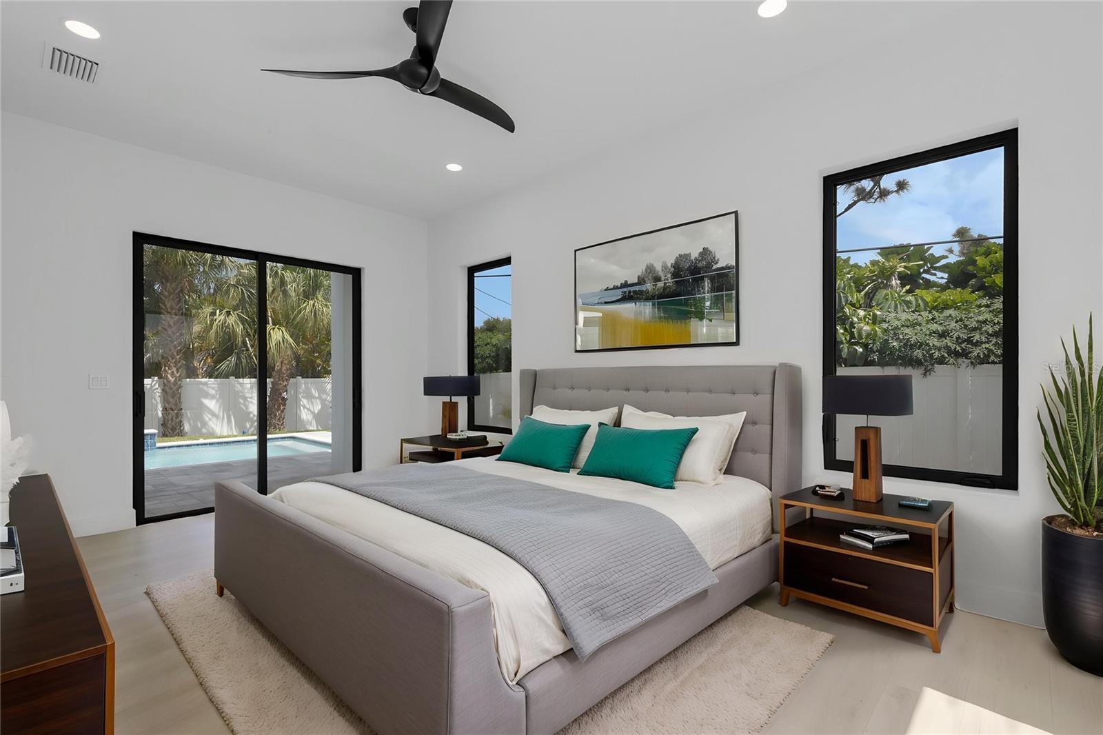 2069 Hibiscus, Sarasota, FL 34239