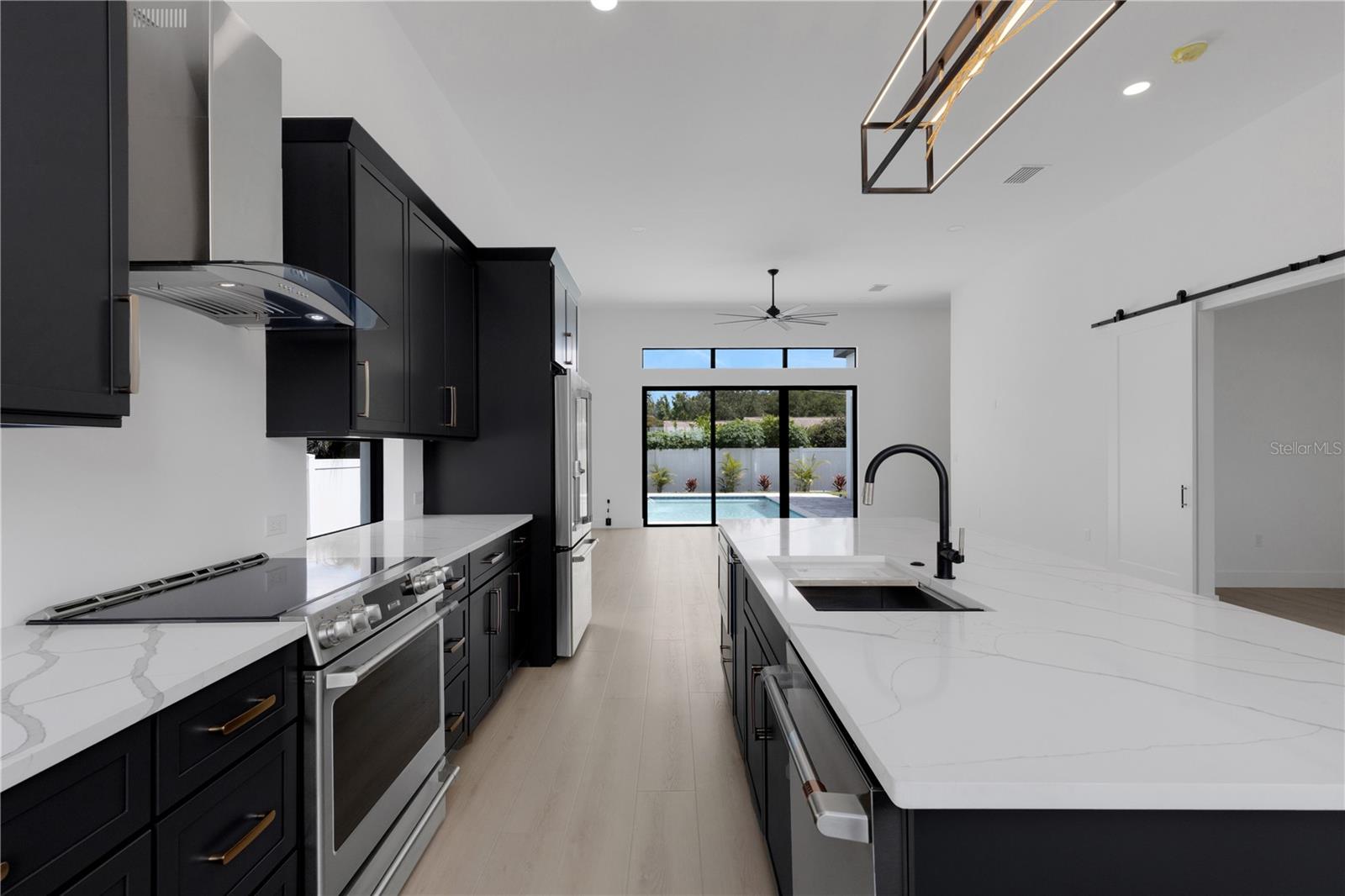 2069 Hibiscus, Sarasota, FL 34239