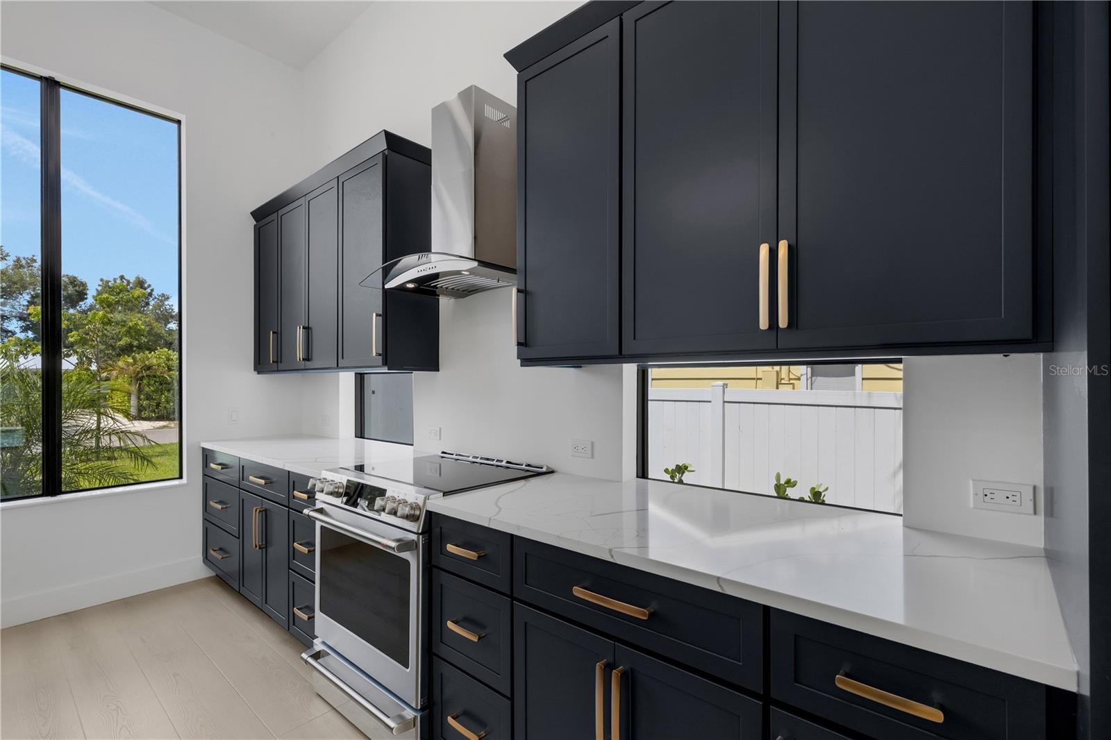 2069 Hibiscus, Sarasota, FL 34239