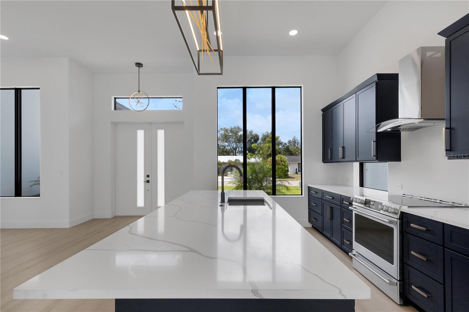 2069 Hibiscus, Sarasota, FL 34239