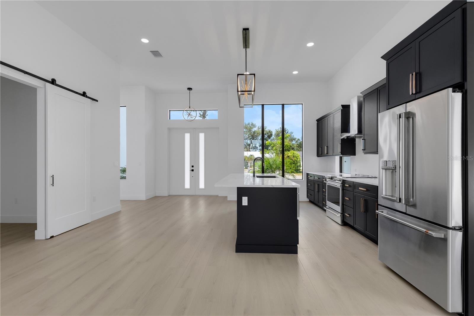 2069 Hibiscus, Sarasota, FL 34239