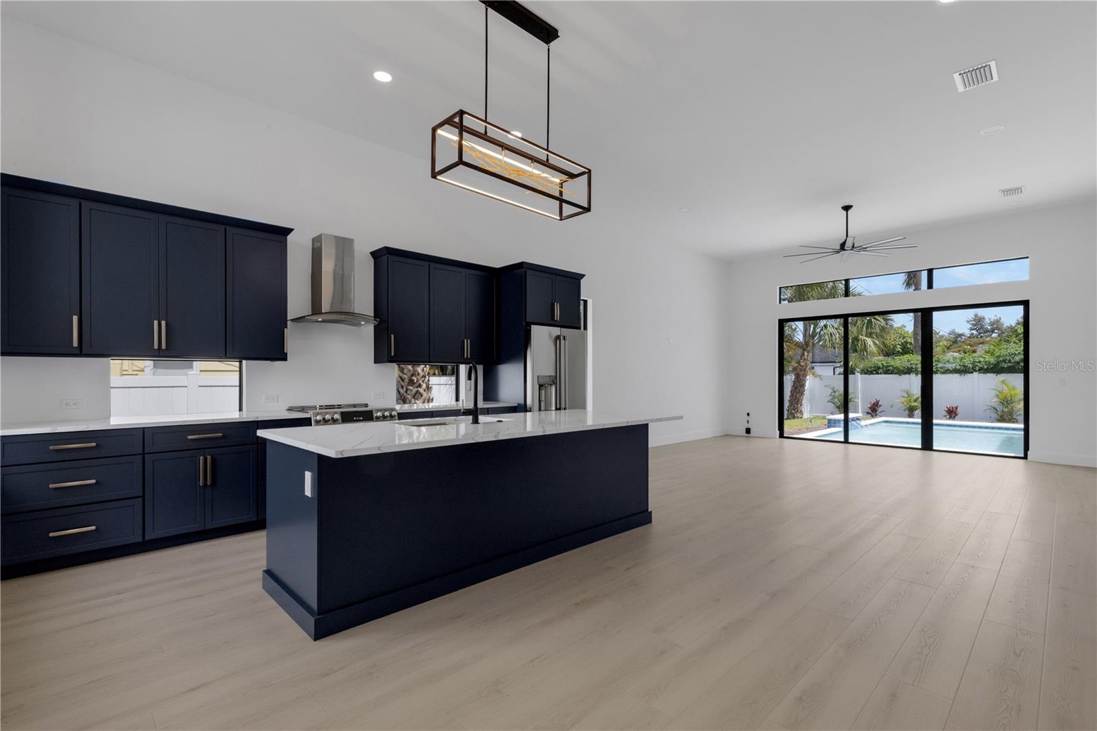 2069 Hibiscus, Sarasota, FL 34239