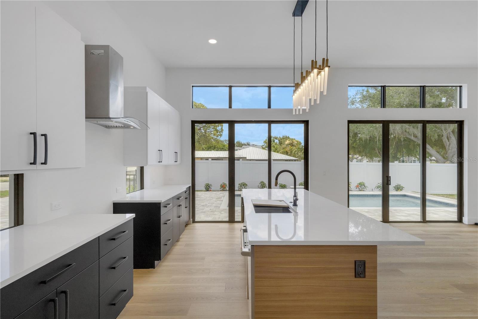 2079 Hibiscus, Sarasota, FL 34239