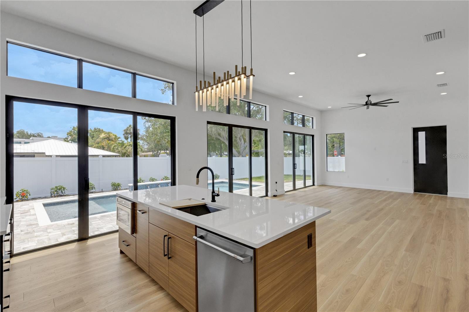 2079 Hibiscus, Sarasota, FL 34239