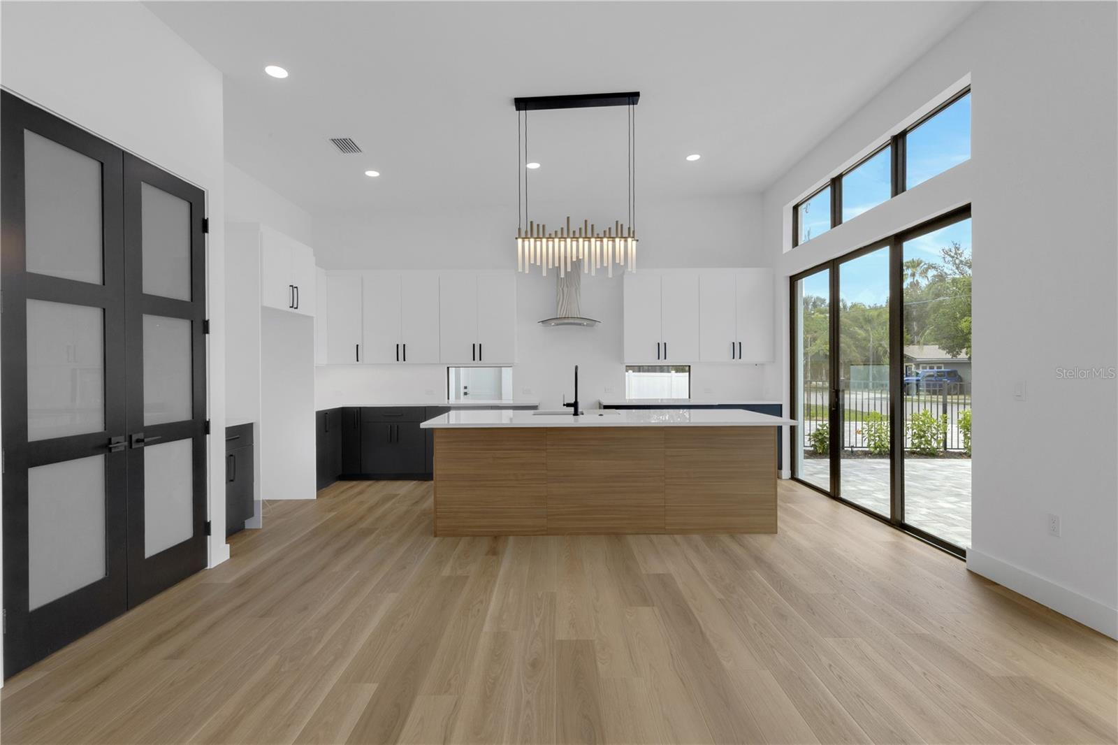 2079 Hibiscus, Sarasota, FL 34239