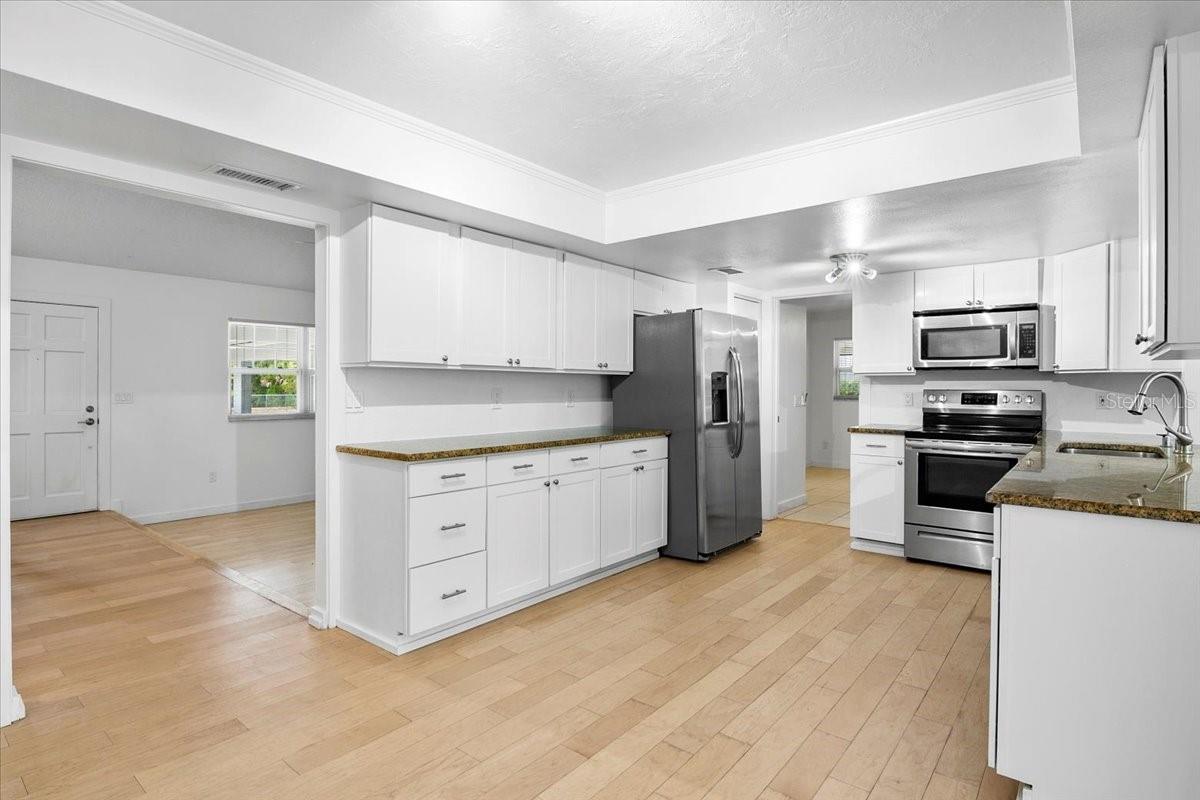 7147 Lago, Sarasota, FL 34241