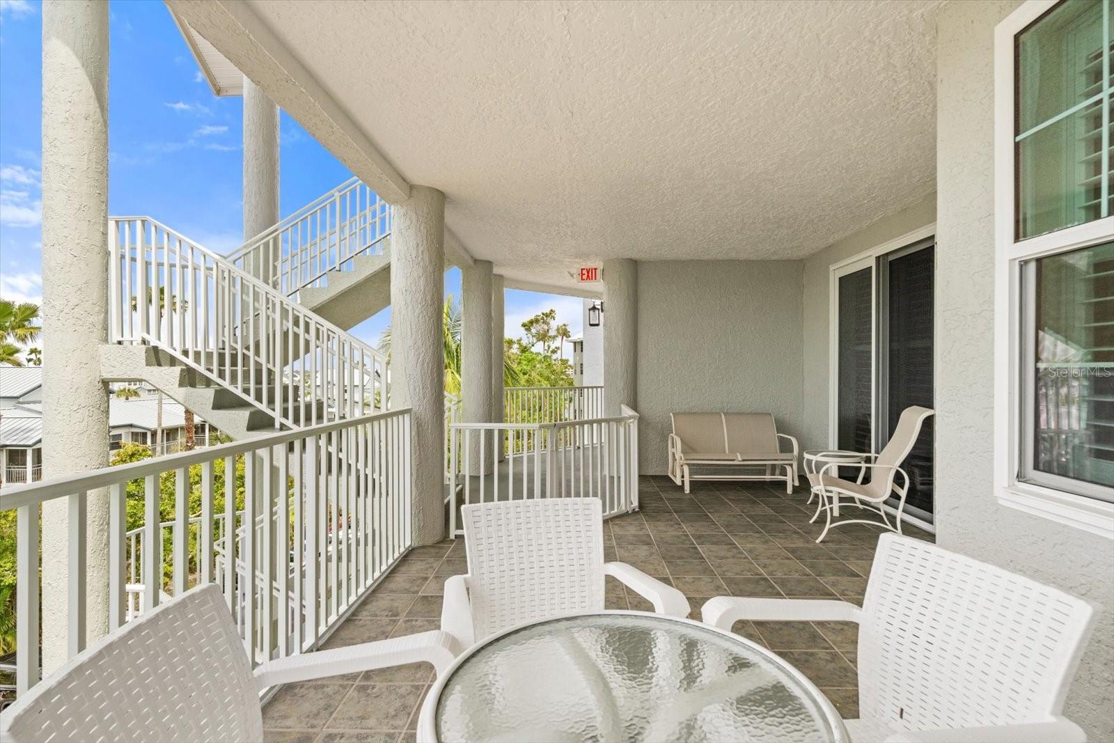 1260 Dolphin Bay Unit 404, Sarasota, FL 34242