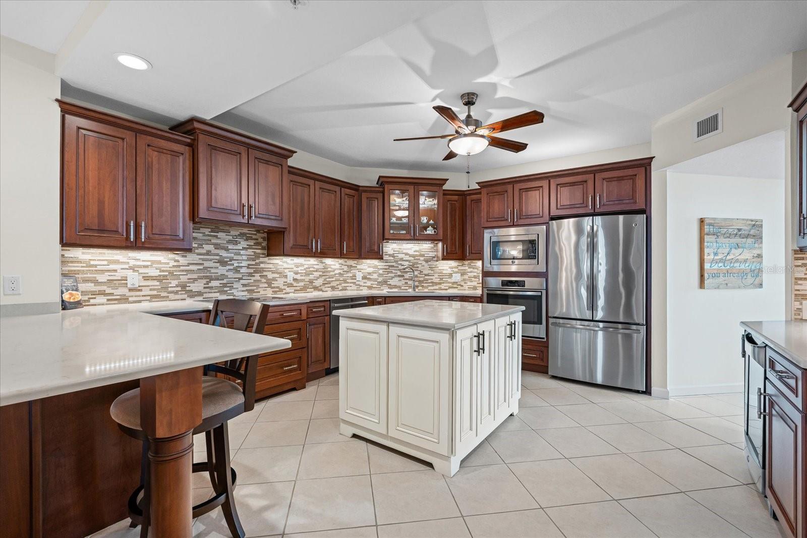 1260 Dolphin Bay Unit 404, Sarasota, FL 34242