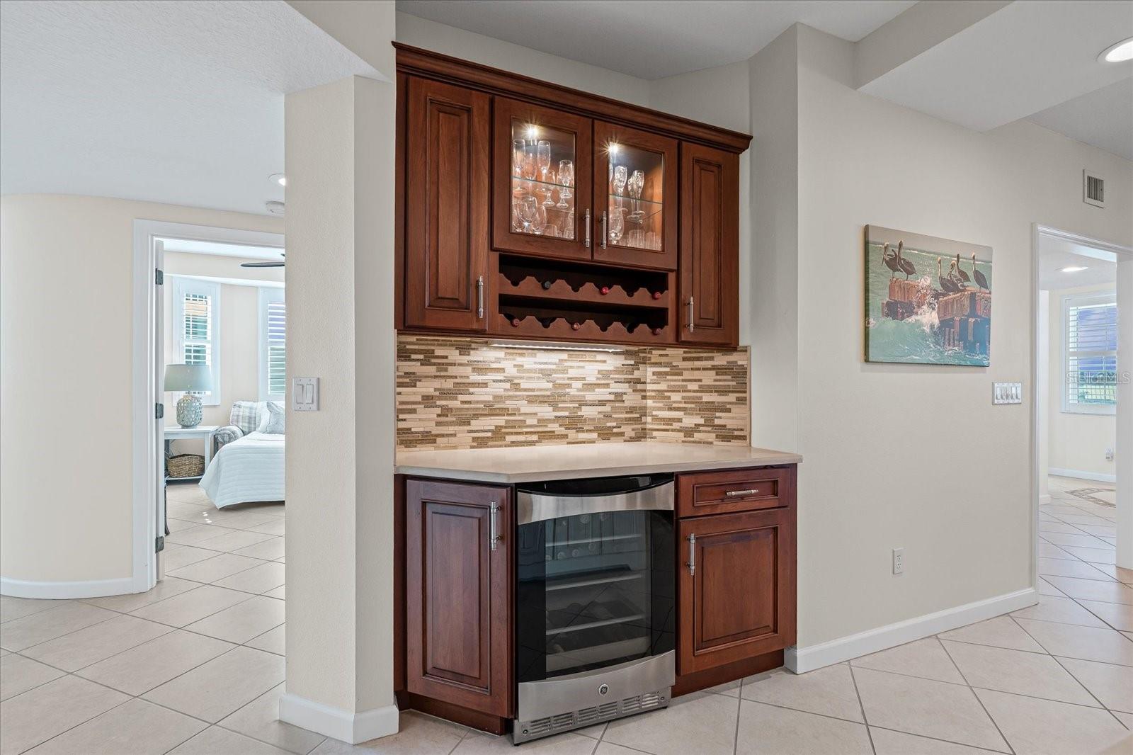1260 Dolphin Bay Unit 404, Sarasota, FL 34242