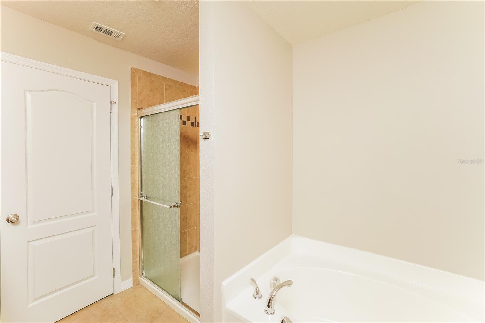 13307 Waterford Castle, Dade City, FL 33525