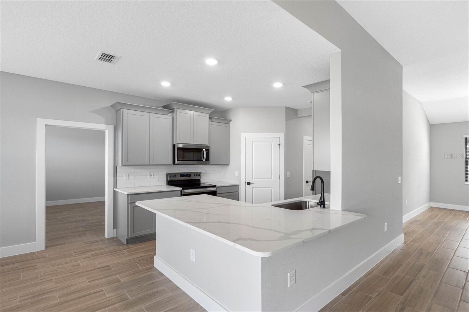 13501 Walden Sheffield, Dover, FL 33527