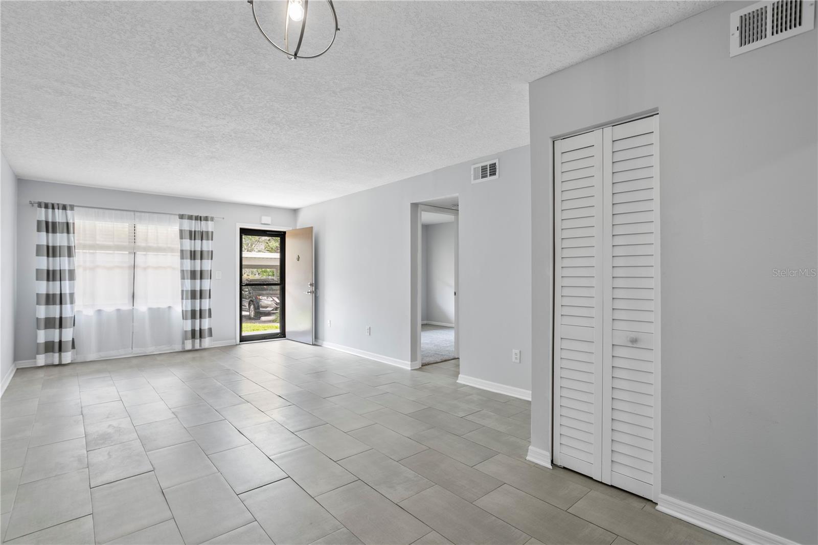 4920 Locust Unit 115, St Petersburg, FL 33703