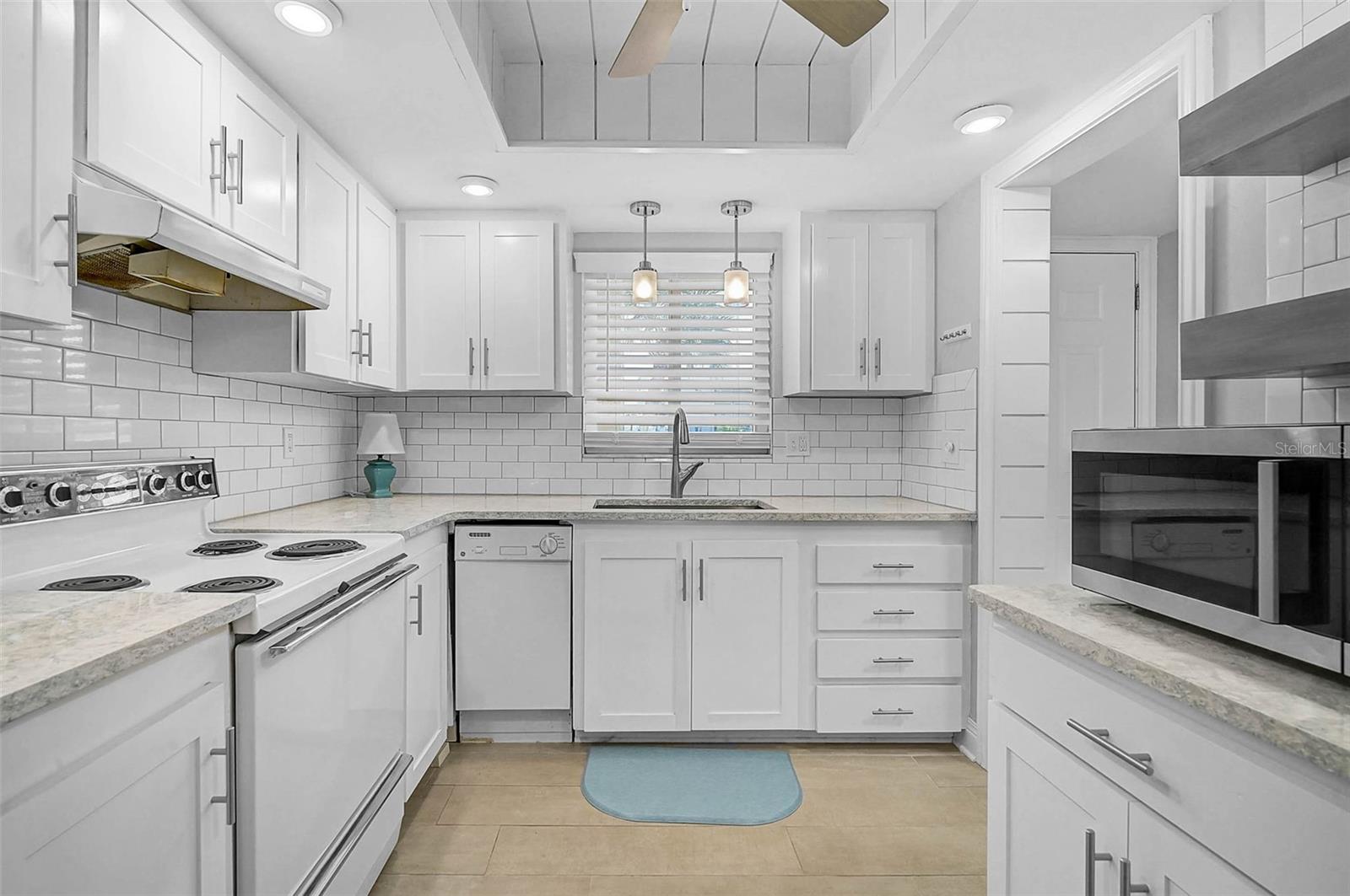 3585 Lake Bayshore Unit J-301, Bradenton, FL 34205