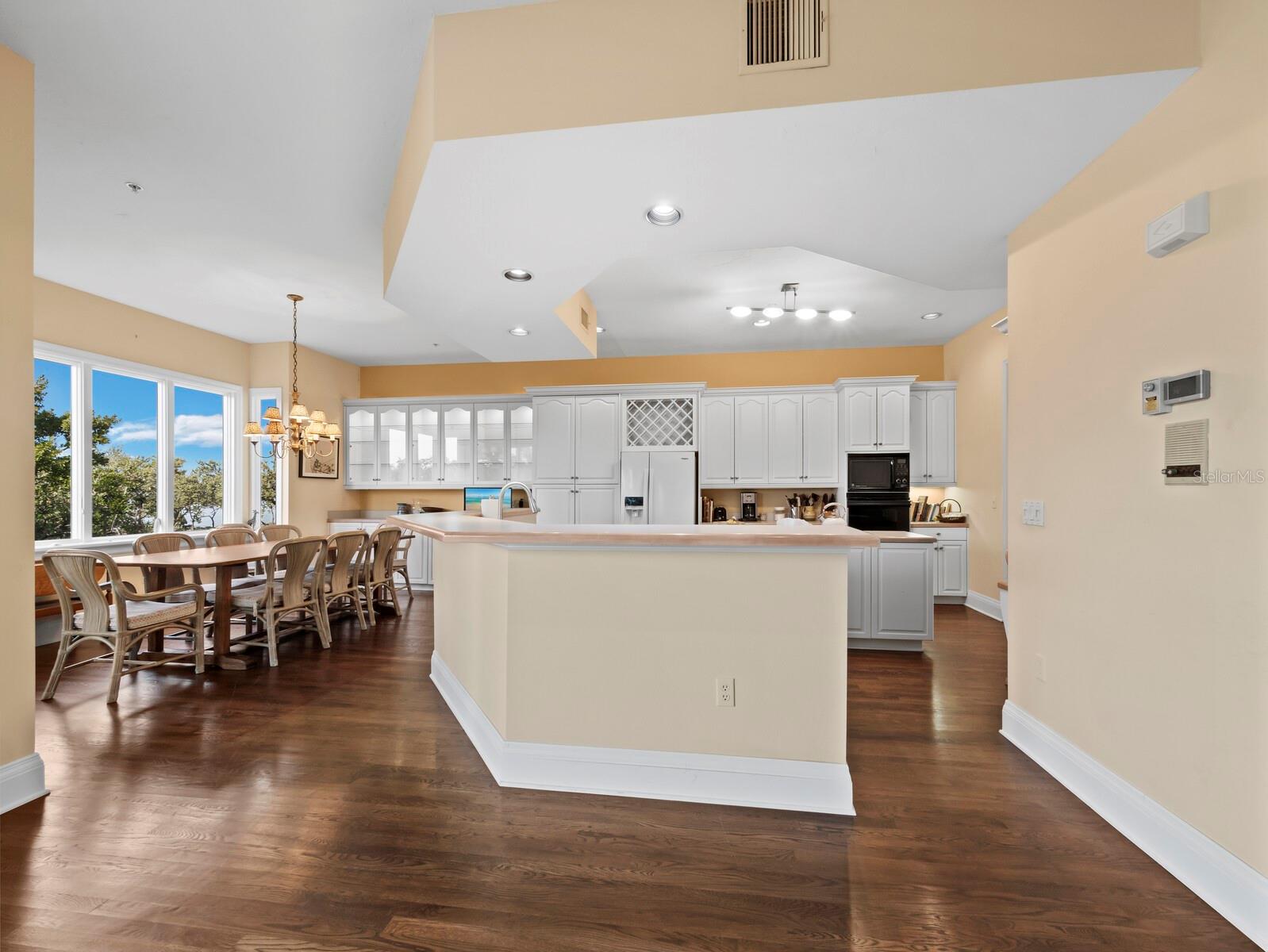 836 Evergreen, Longboat Key, FL 34228