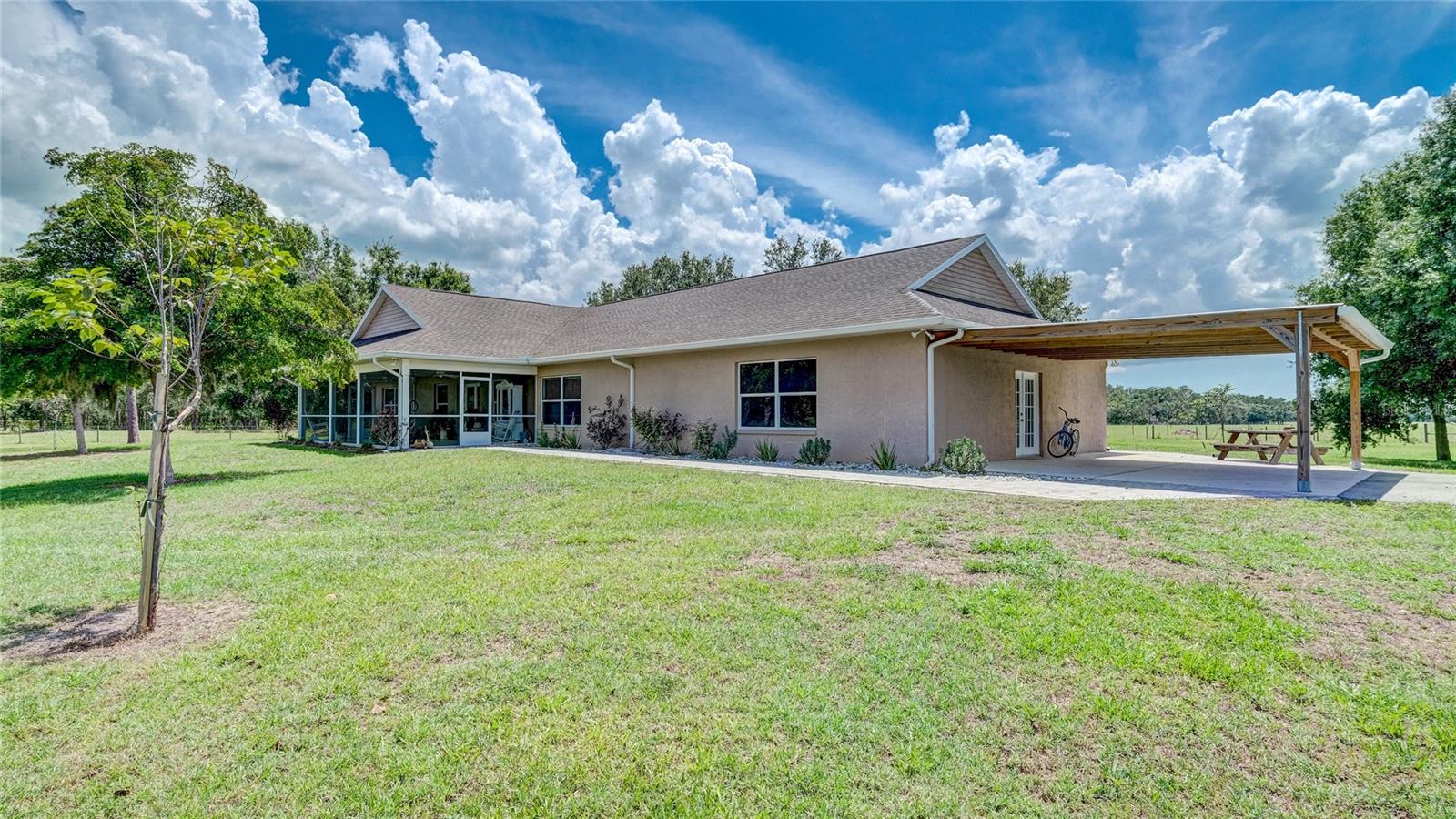 560 Oakford, Sarasota, FL 34240