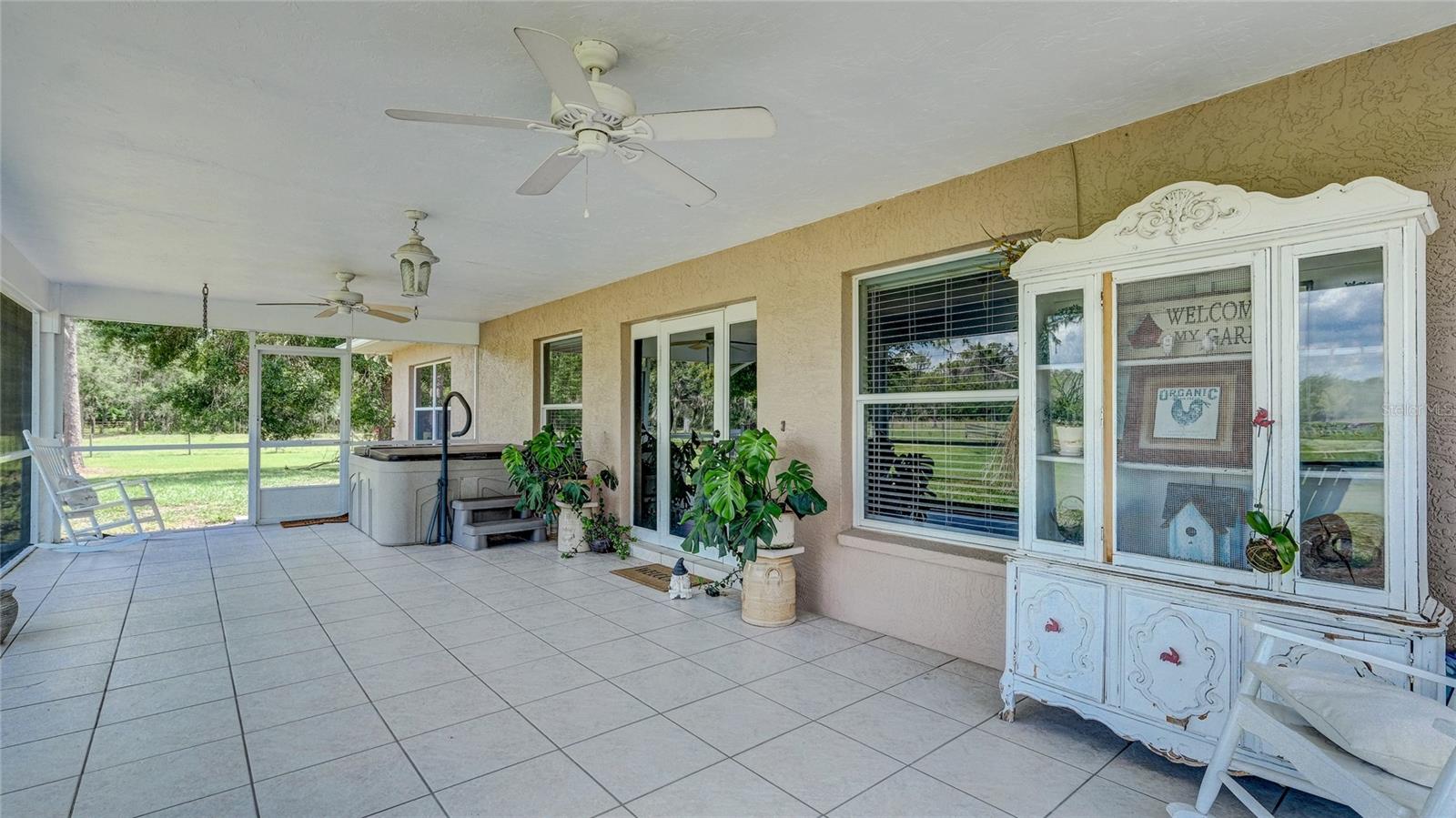 560 Oakford, Sarasota, FL 34240