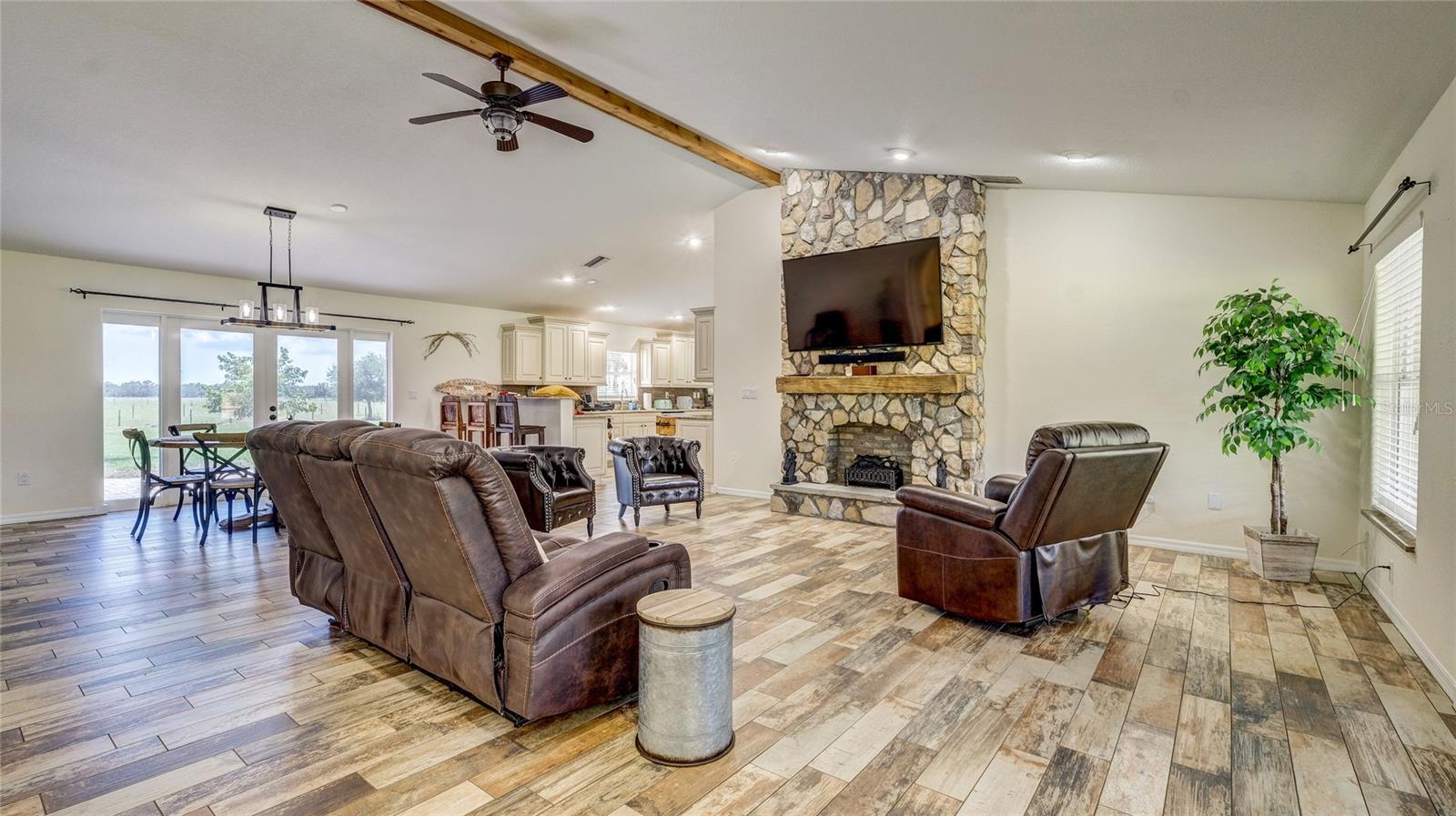 560 Oakford, Sarasota, FL 34240