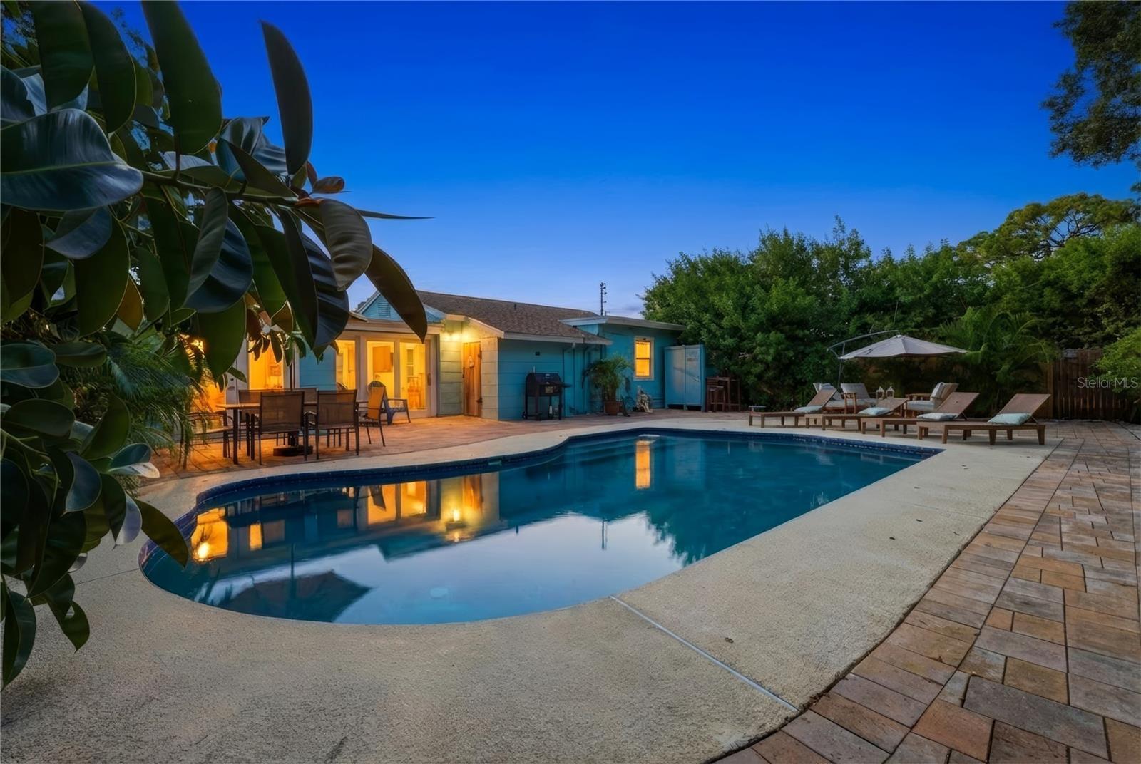 1249 Essex, St Petersburg, FL 33710