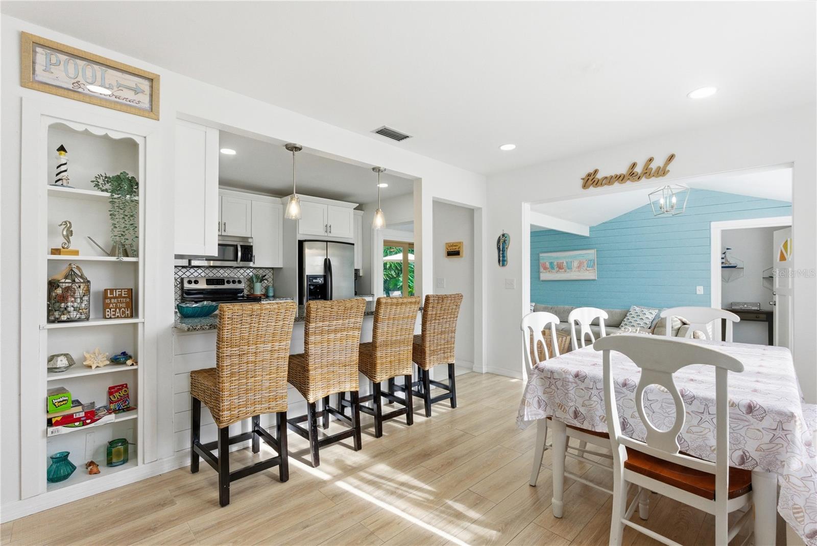 1249 Essex, St Petersburg, FL 33710