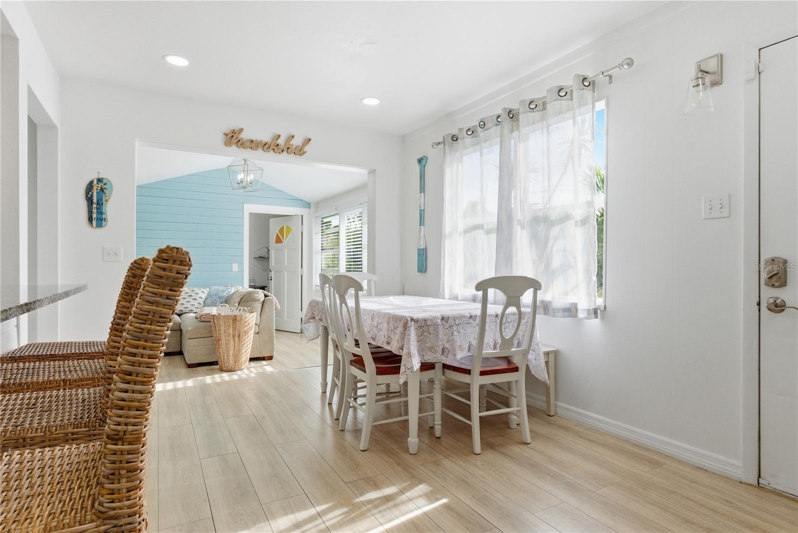 1249 Essex, St Petersburg, FL 33710