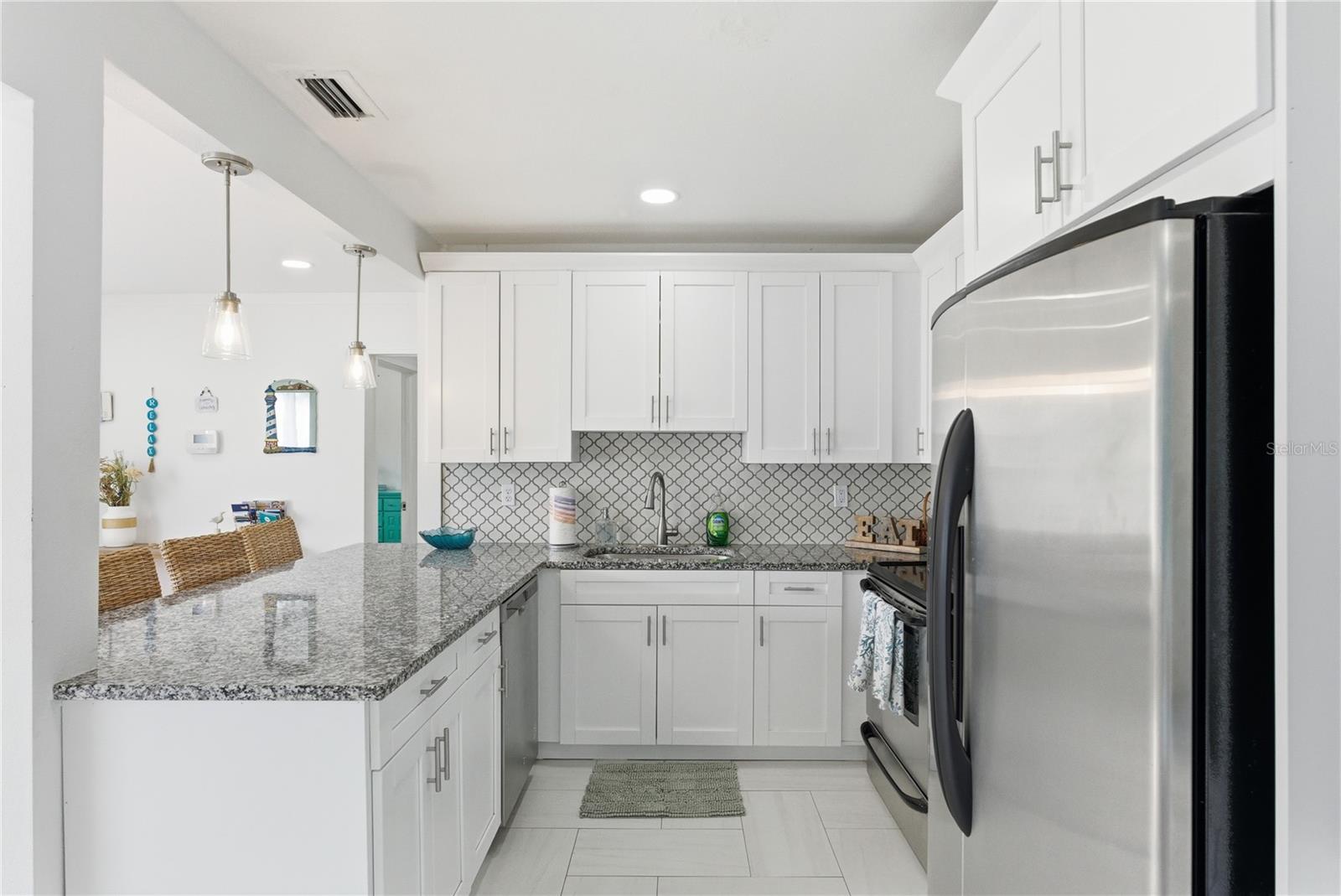 1249 Essex, St Petersburg, FL 33710