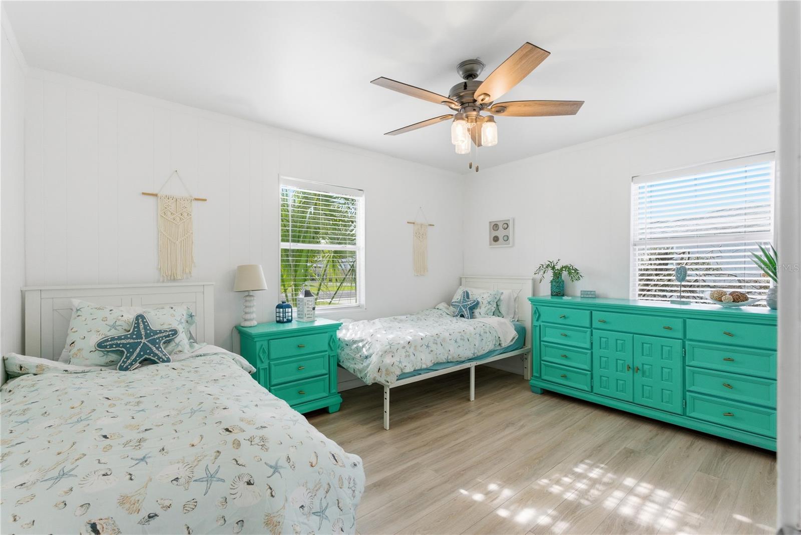 1249 Essex, St Petersburg, FL 33710
