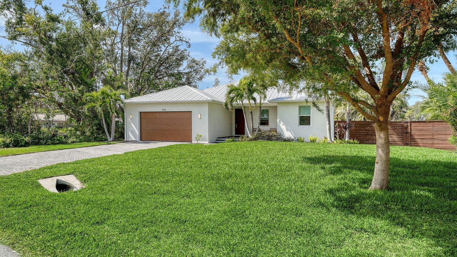 6136 Hollywood, Sarasota, FL 34231