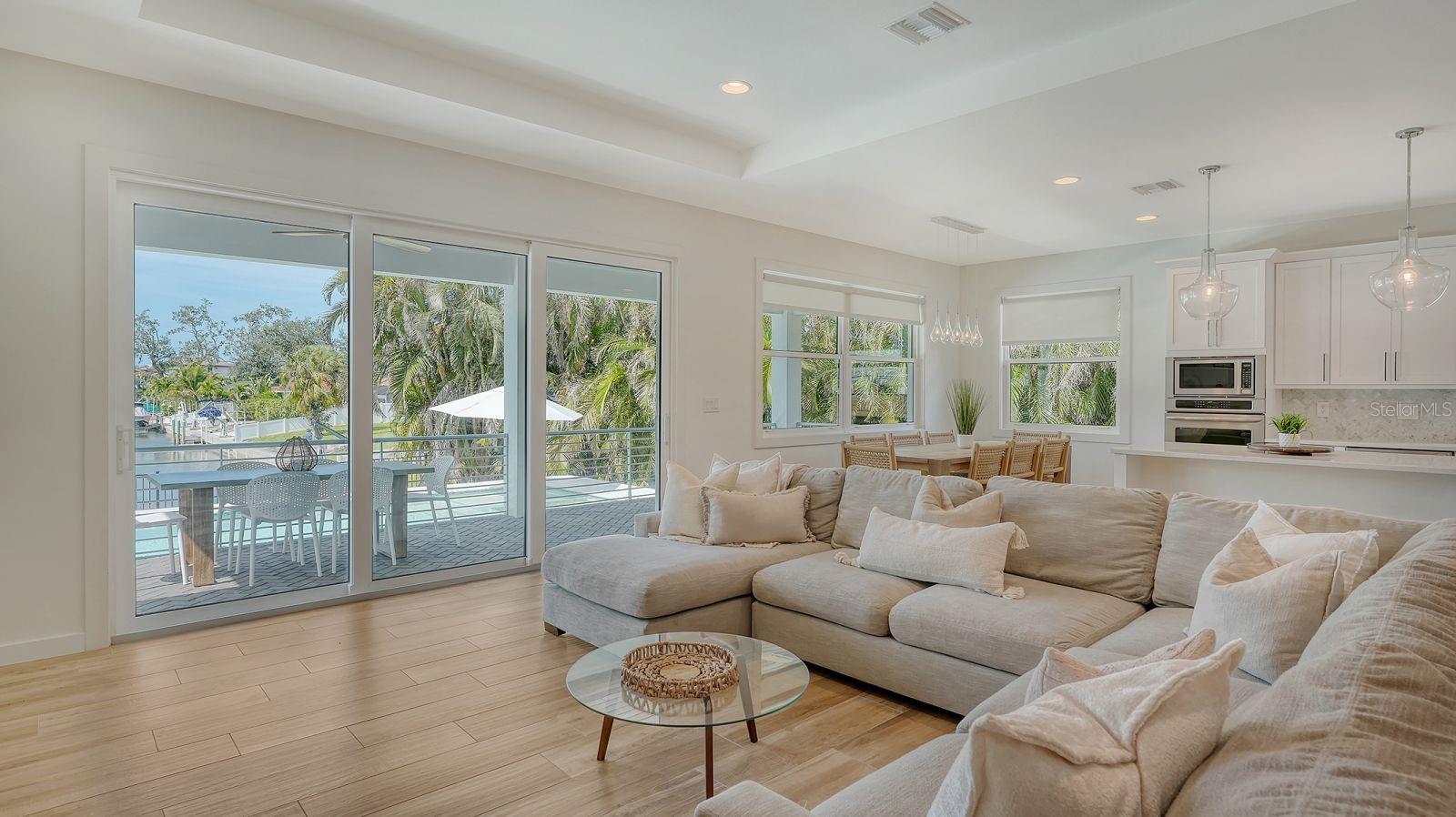 6136 Hollywood, Sarasota, FL 34231