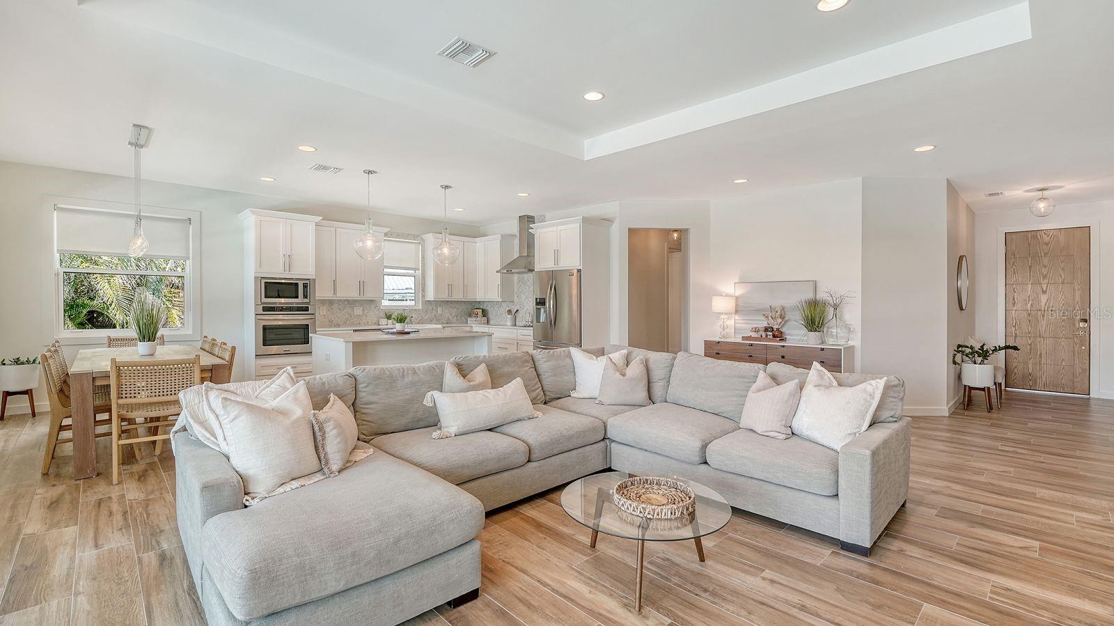 6136 Hollywood, Sarasota, FL 34231