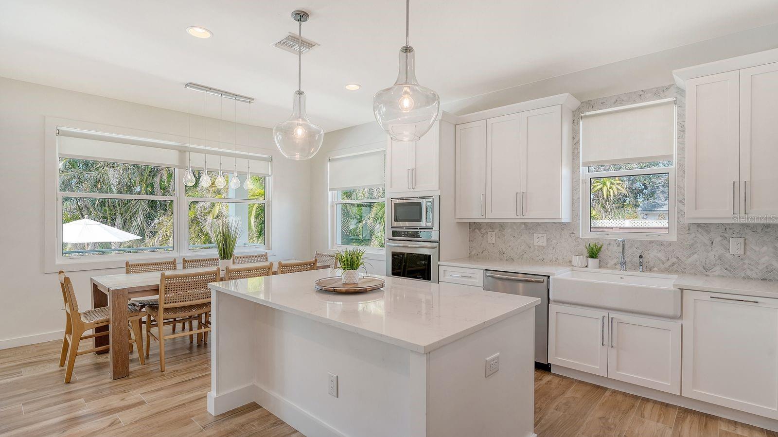 6136 Hollywood, Sarasota, FL 34231