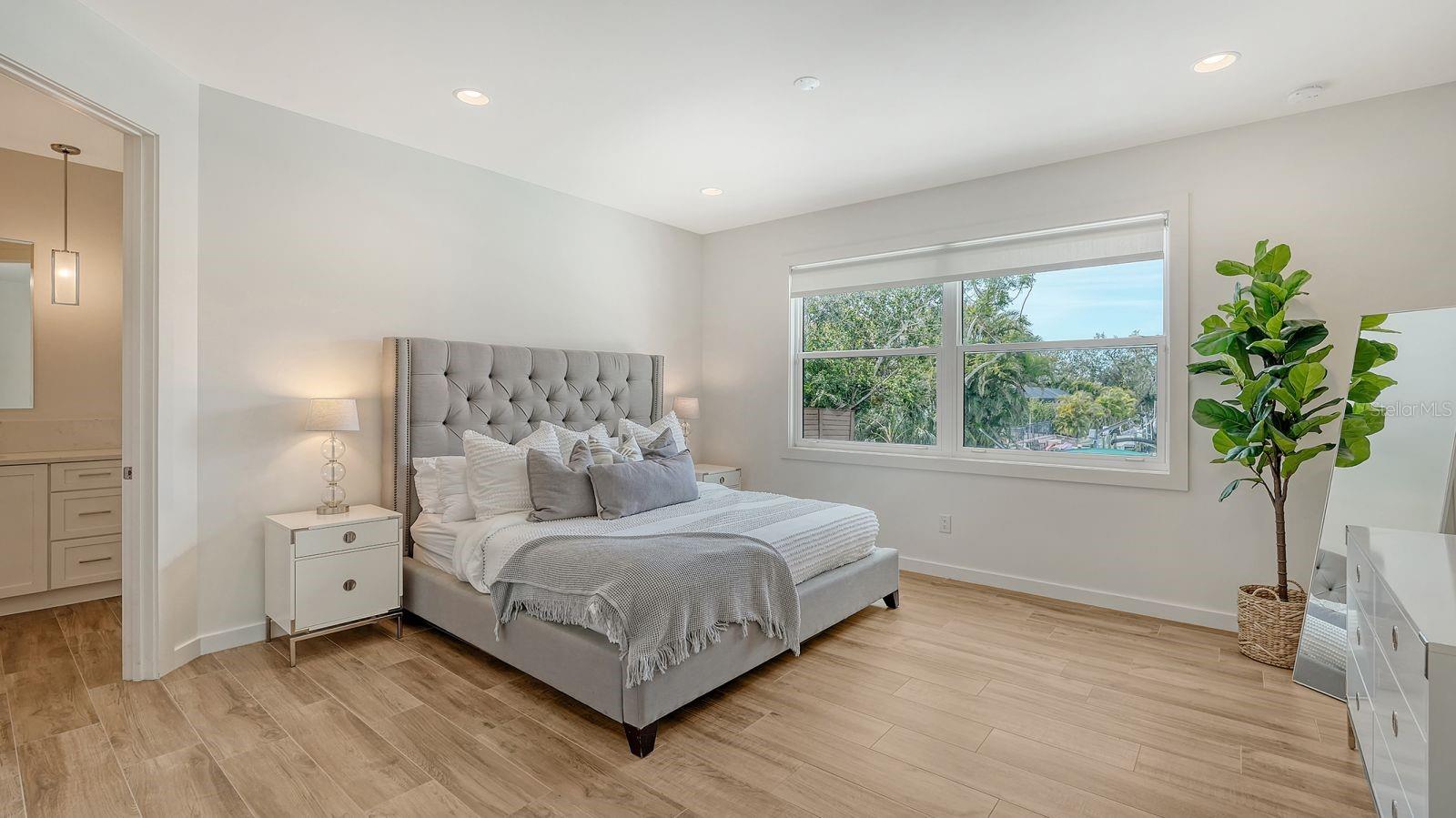 6136 Hollywood, Sarasota, FL 34231
