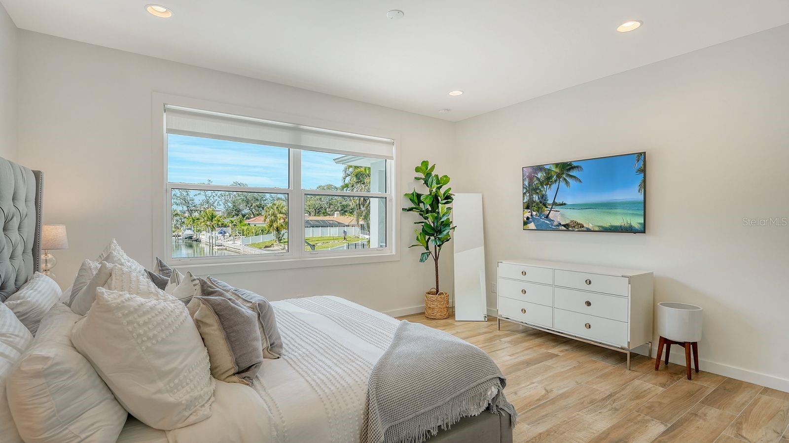 6136 Hollywood, Sarasota, FL 34231