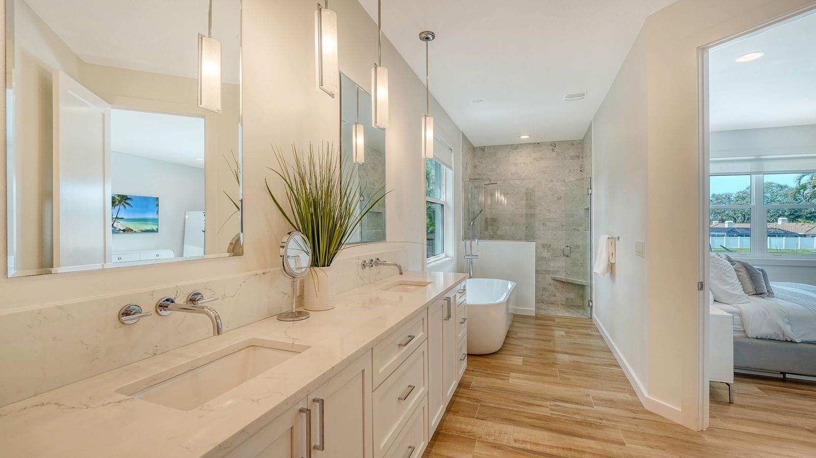 6136 Hollywood, Sarasota, FL 34231