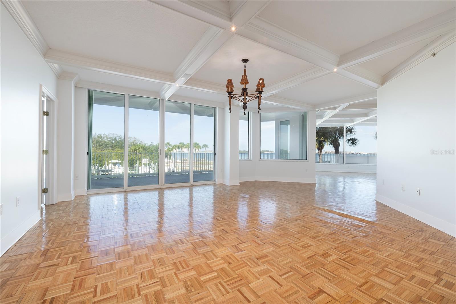 2 Seaside Unit 103, Belleair, FL 33756
