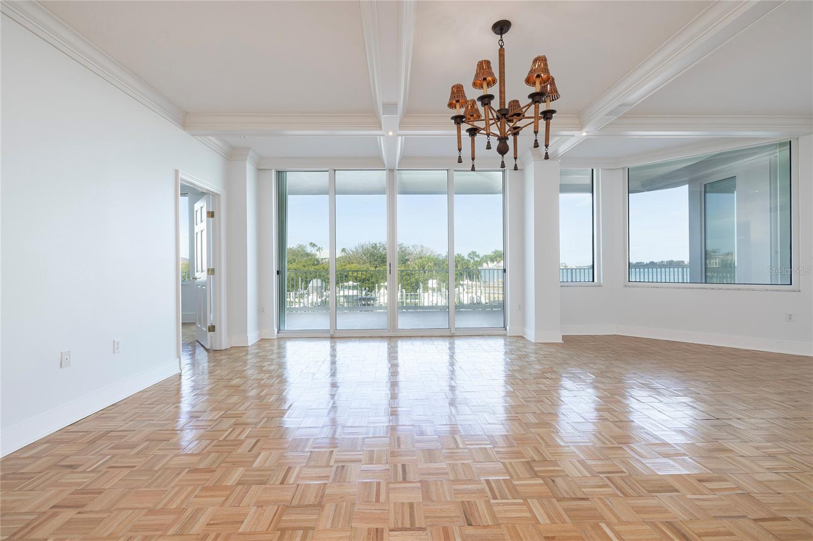 2 Seaside Unit 103, Belleair, FL 33756