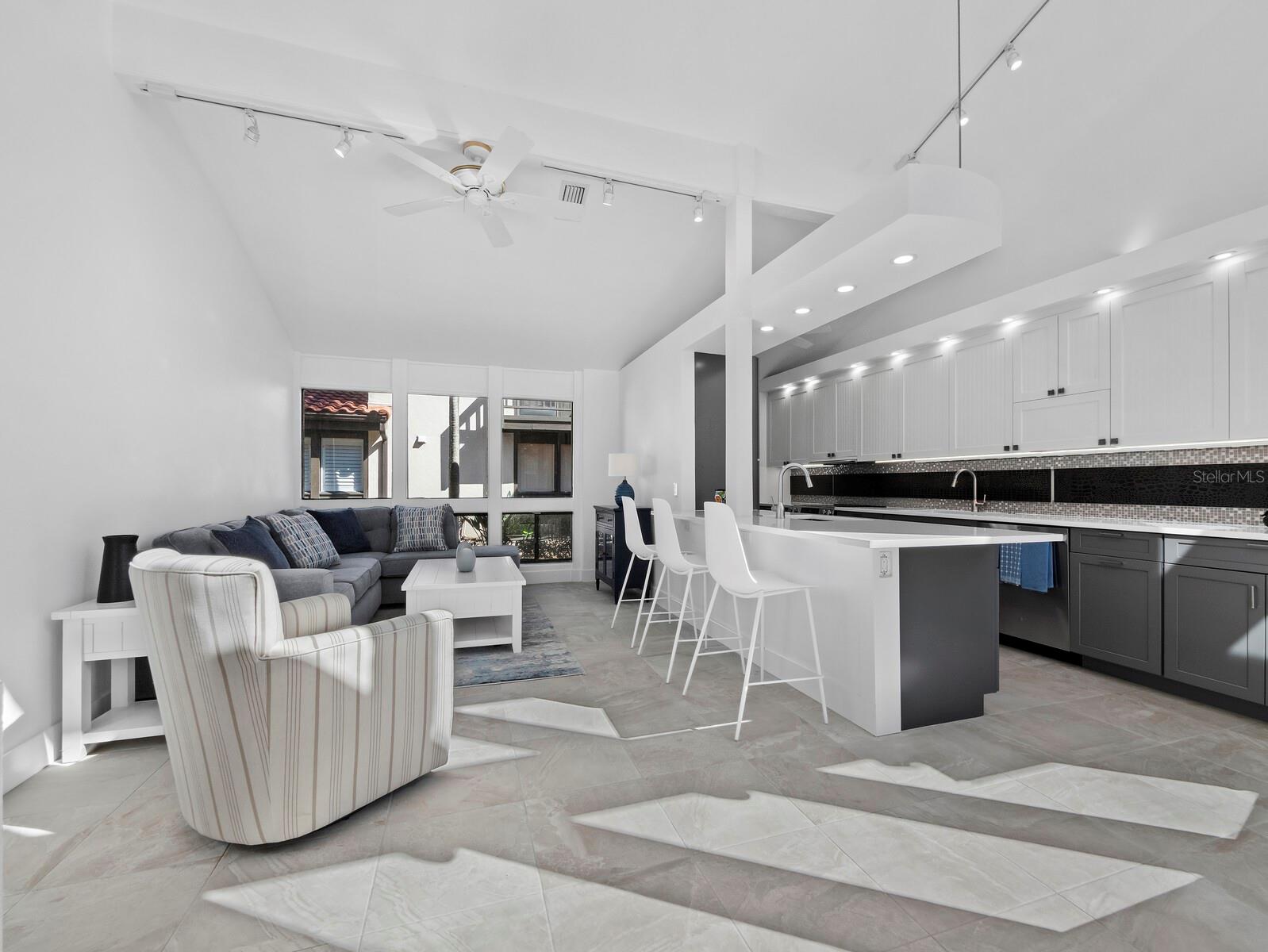 800 Blvd of the Presidents Unit 19, Sarasota, FL 34236