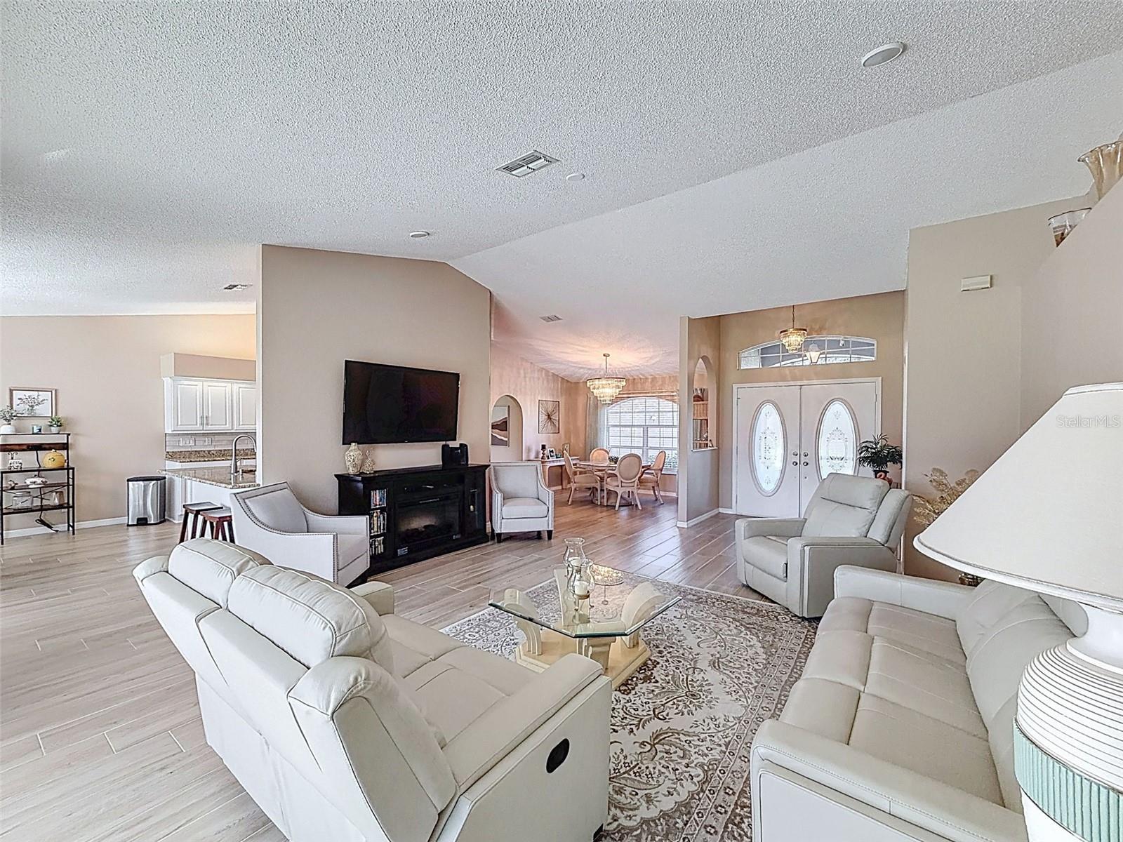 9428 Apple Dumpling, Weeki Wachee, FL 34613