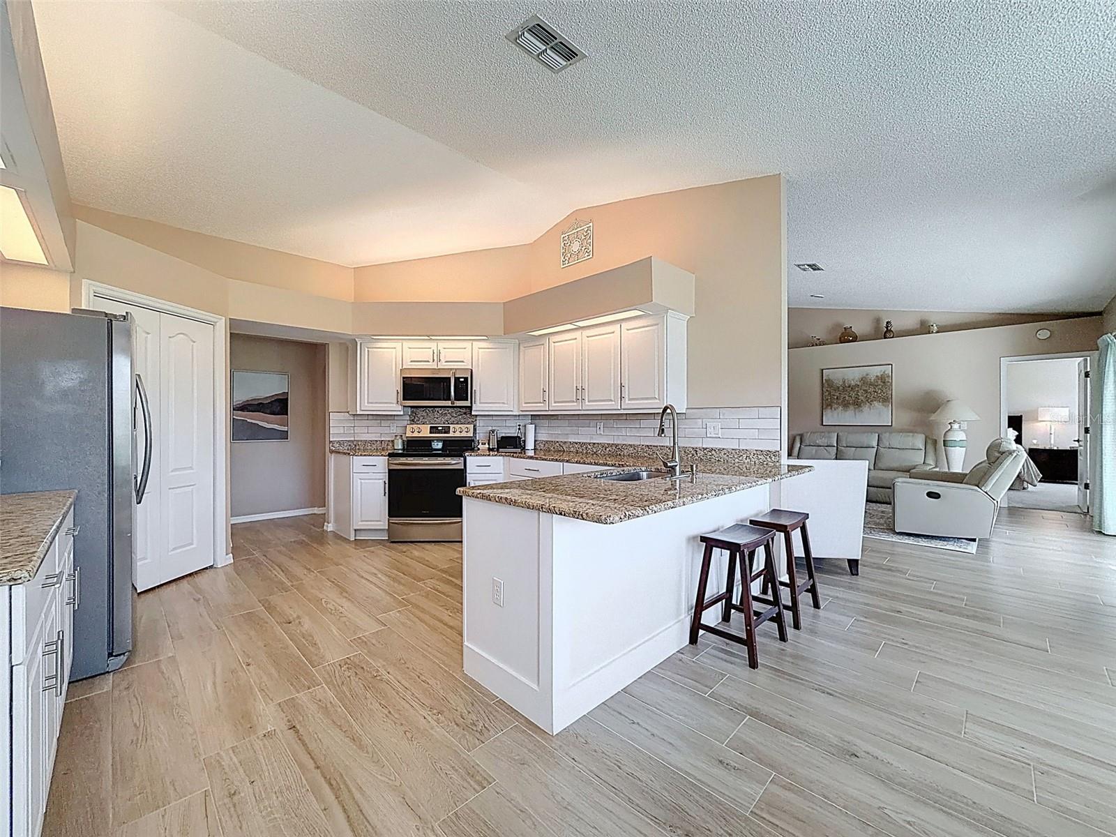 9428 Apple Dumpling, Weeki Wachee, FL 34613