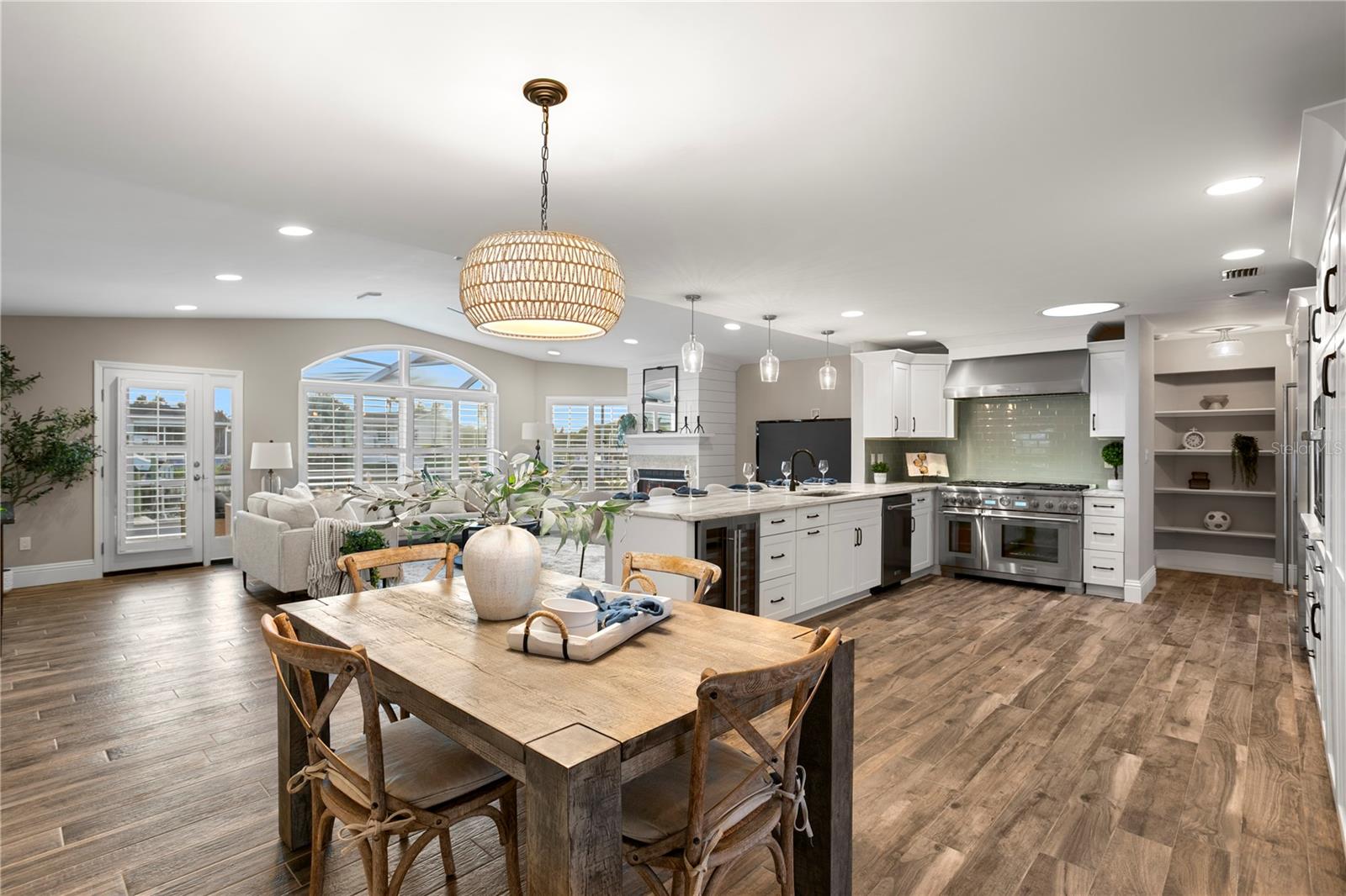 1320 52nd, St Petersburg, FL 33703