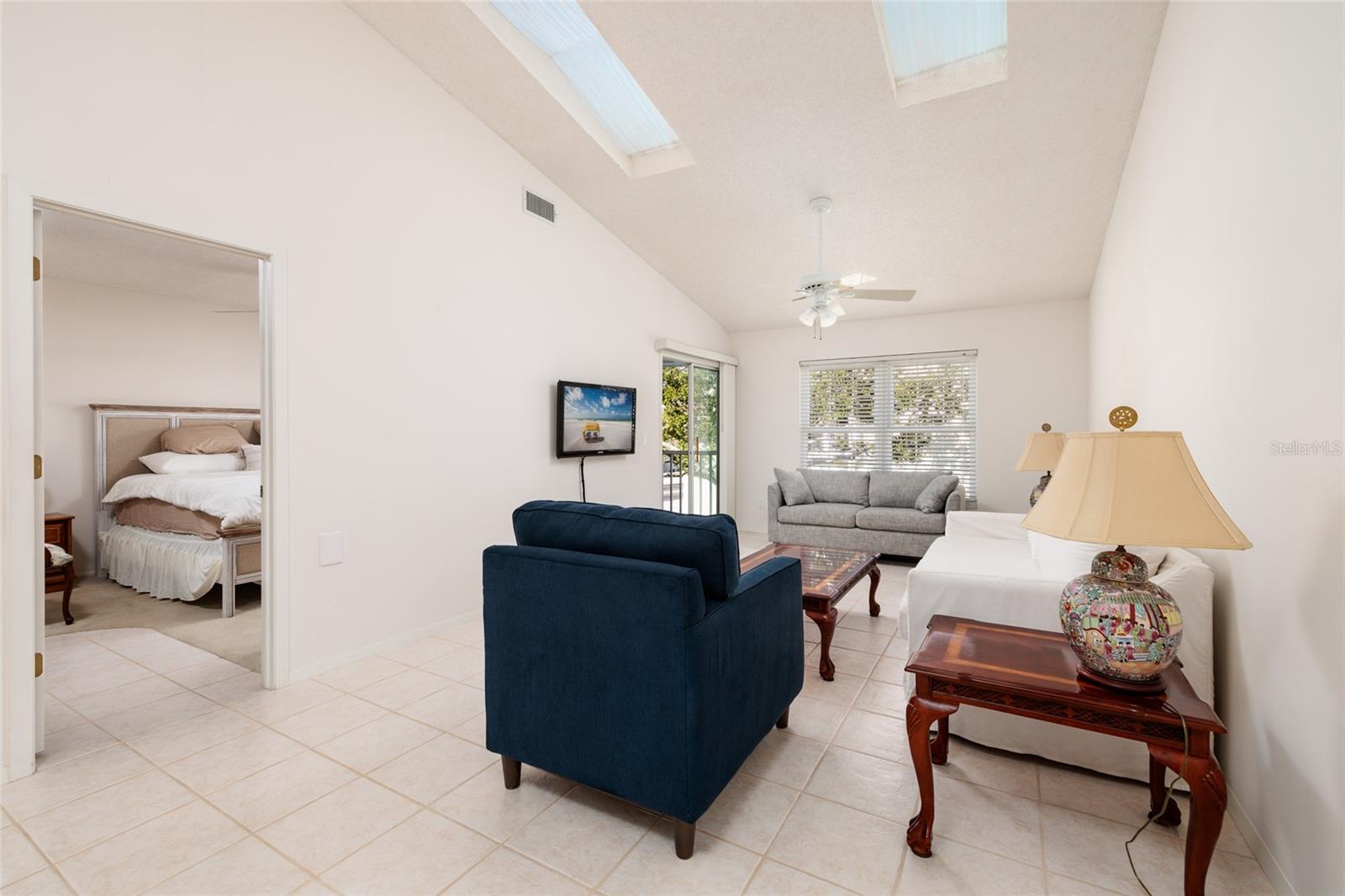 216 Sun Vista Ct S, Treasure Island, FL 33706