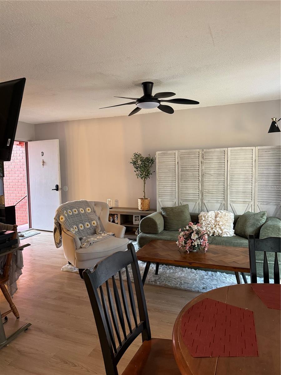 1290 83rd Unit D, St Petersburg, FL 33702