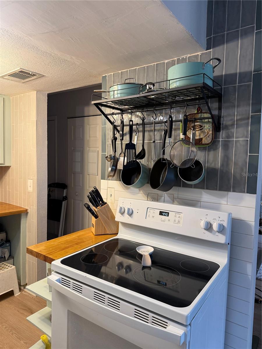 1290 83rd Unit D, St Petersburg, FL 33702