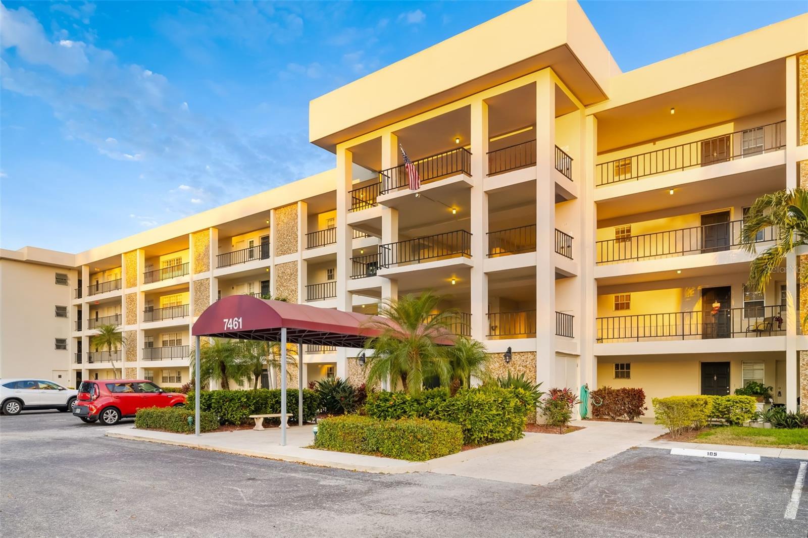 7461 Country Club Unit 404, Sarasota, FL 34243