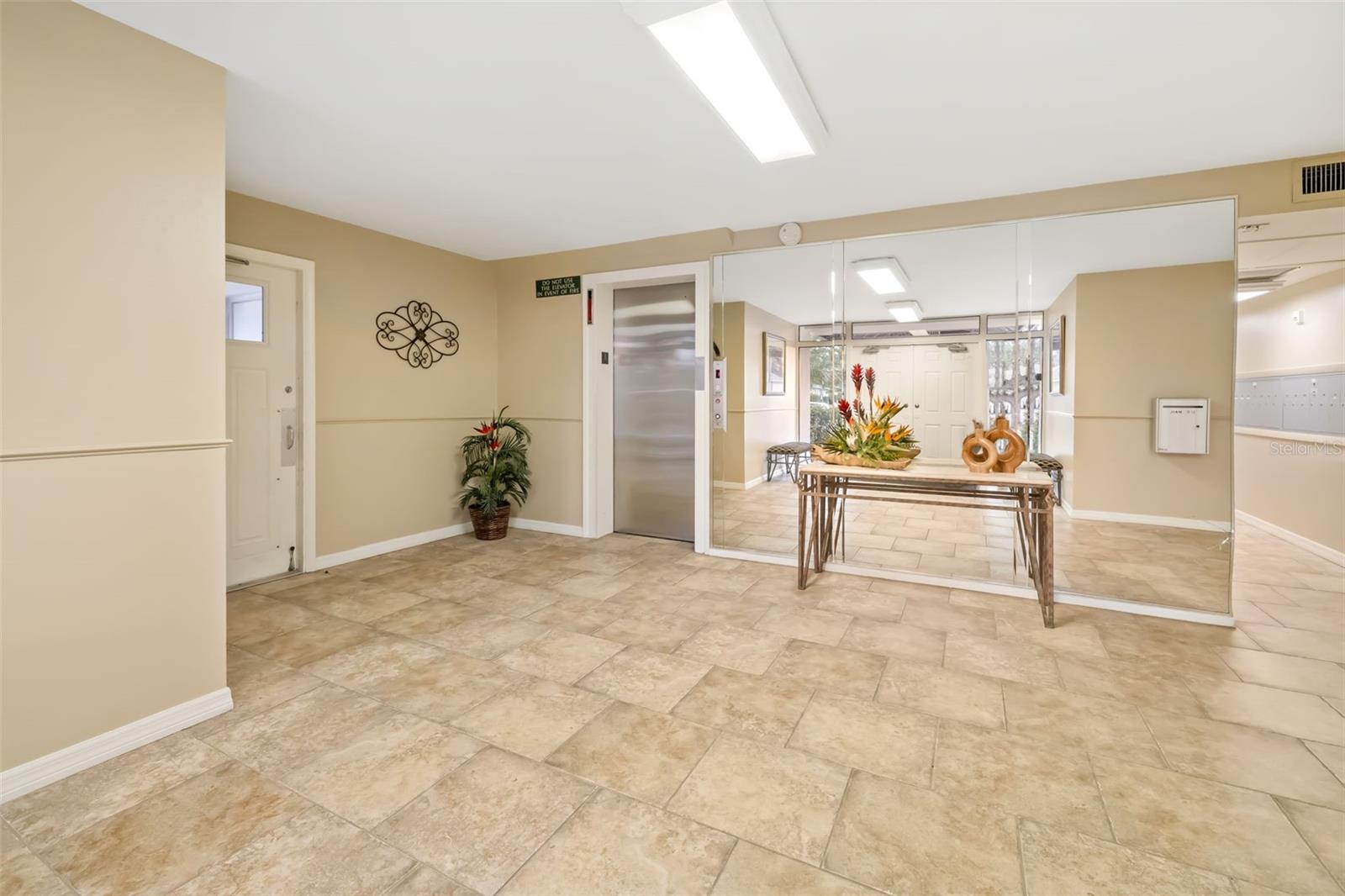 7461 Country Club Unit 404, Sarasota, FL 34243