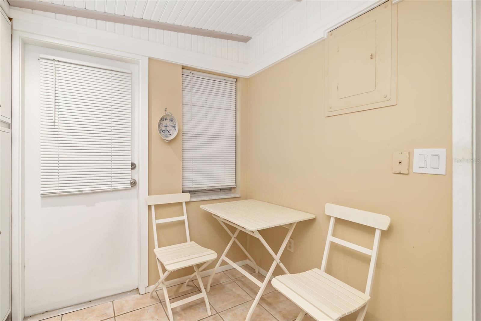7461 Country Club Unit 404, Sarasota, FL 34243