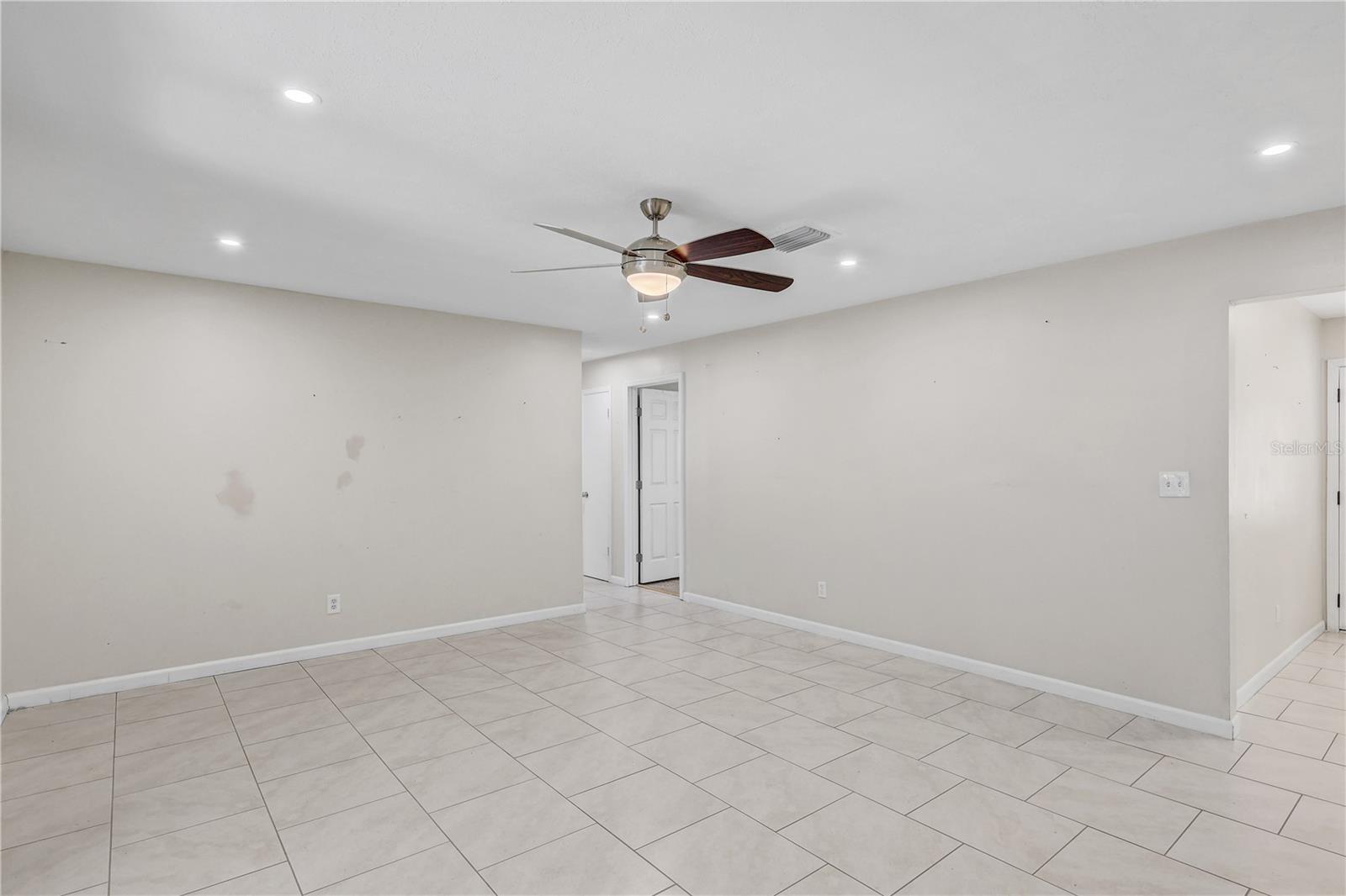 606 Dali, Brandon, FL 33511