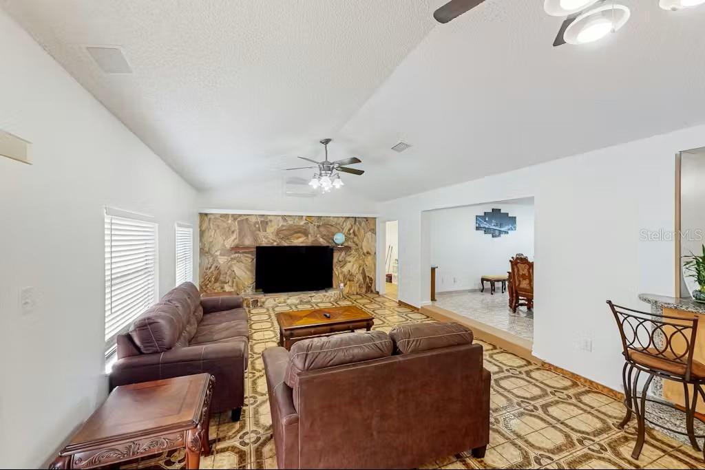 6223 Travis, Tampa, FL 33610