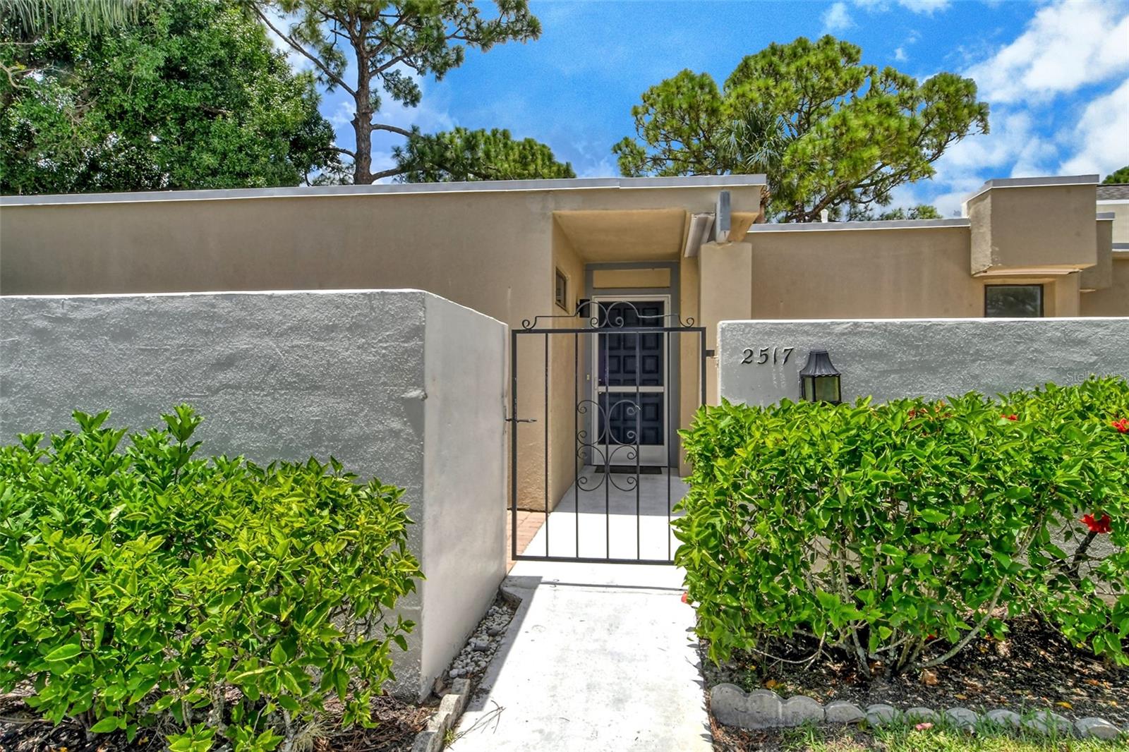 2517 Glebe Farm Close Unit H-2, Sarasota, FL 34235